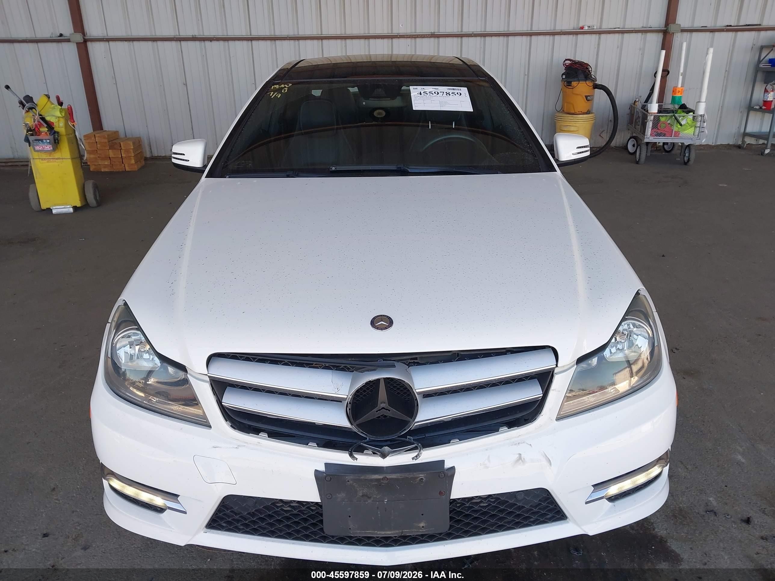 2013 Mercedes-benz C 250   Белый vin: WDDGJ4HB5DF967043