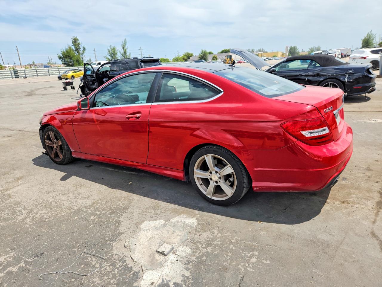 2013 Mercedes-benz C 250 Red vin: WDDGJ4HB5DF997286