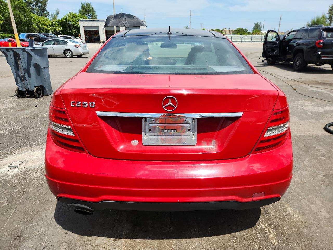 2013 Mercedes-benz C 250 Red vin: WDDGJ4HB5DF997286