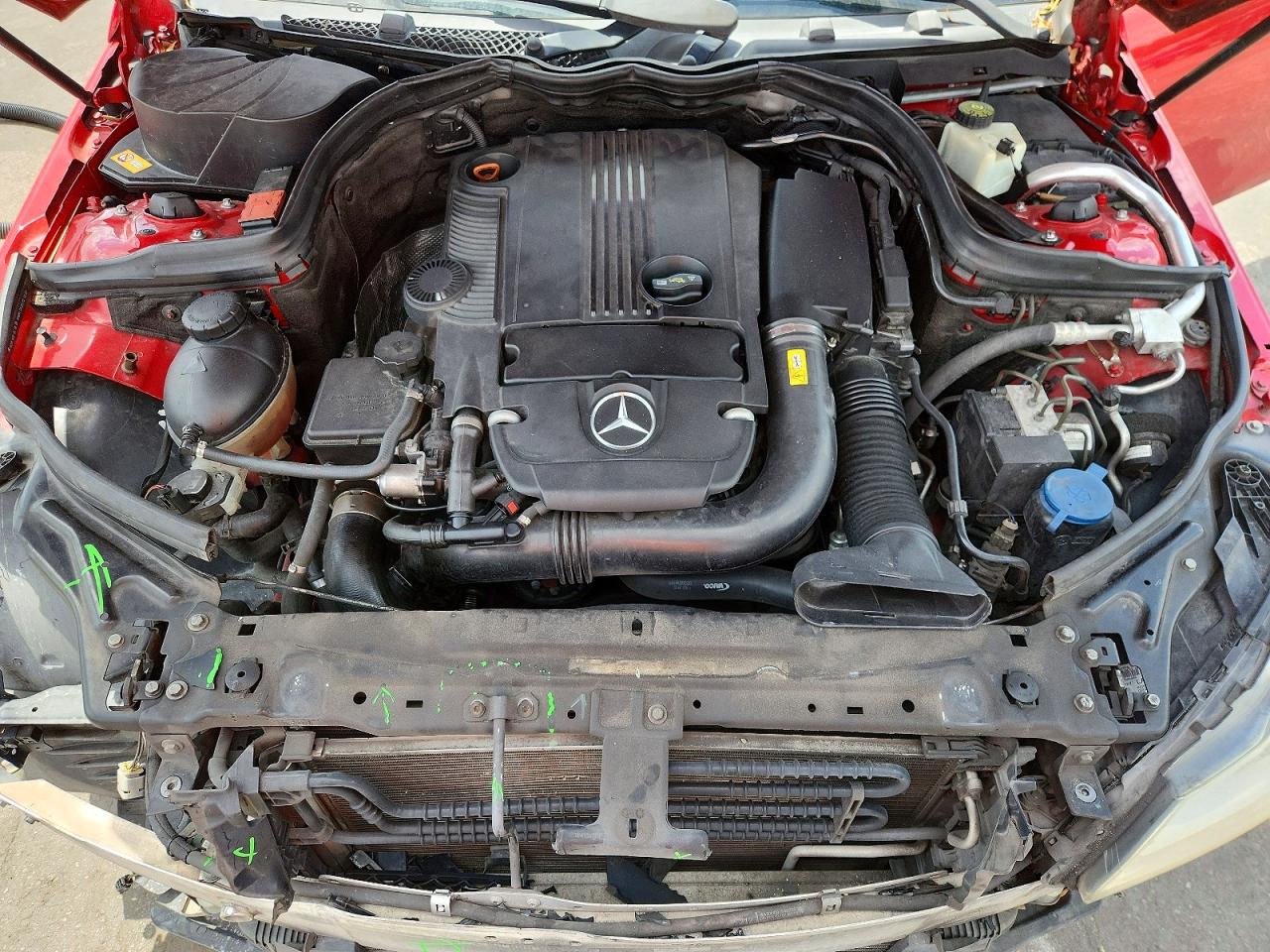 2013 Mercedes-benz C 250 Red vin: WDDGJ4HB5DF997286