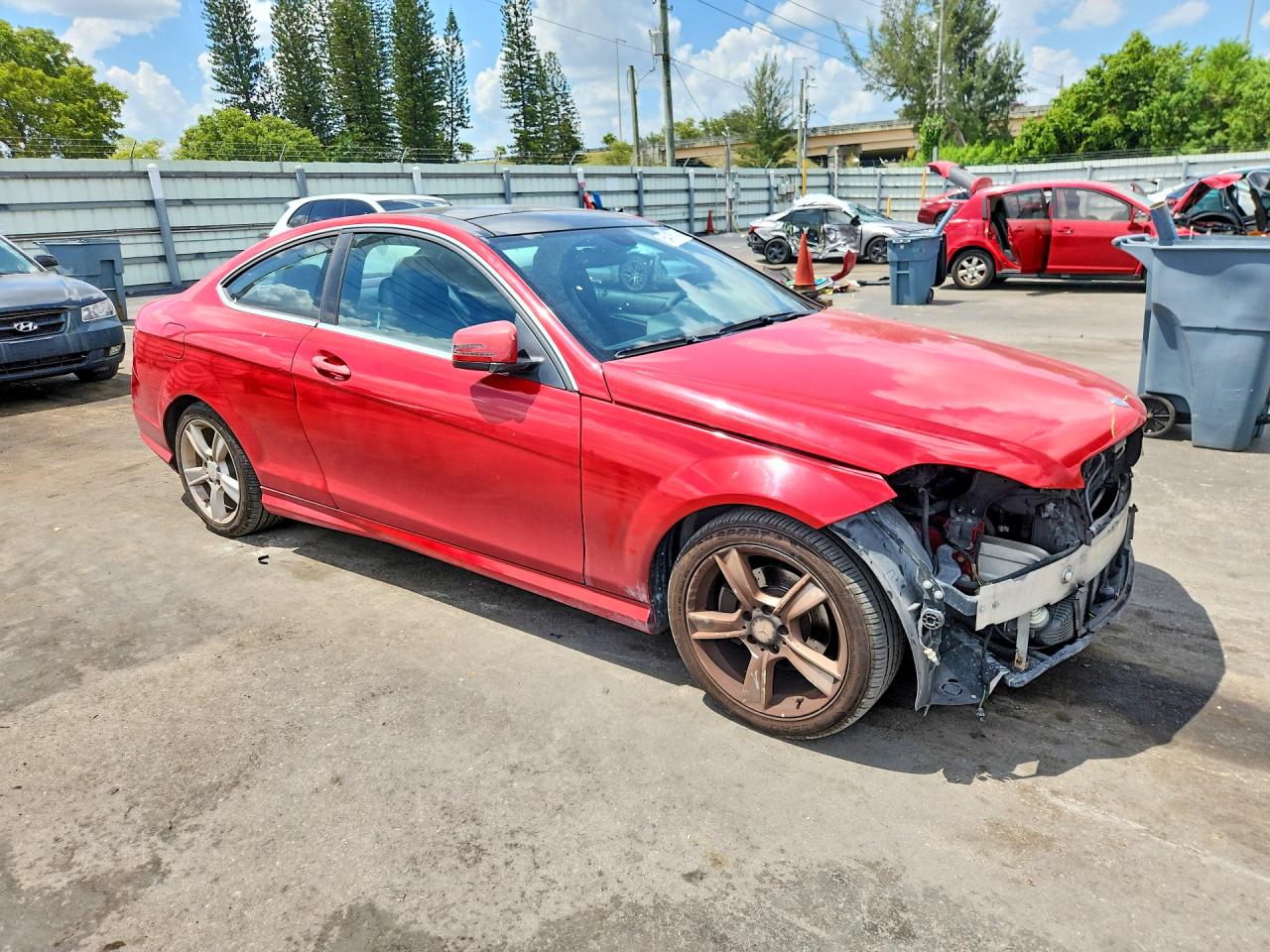 2013 Mercedes-benz C 250 Red vin: WDDGJ4HB5DF997286