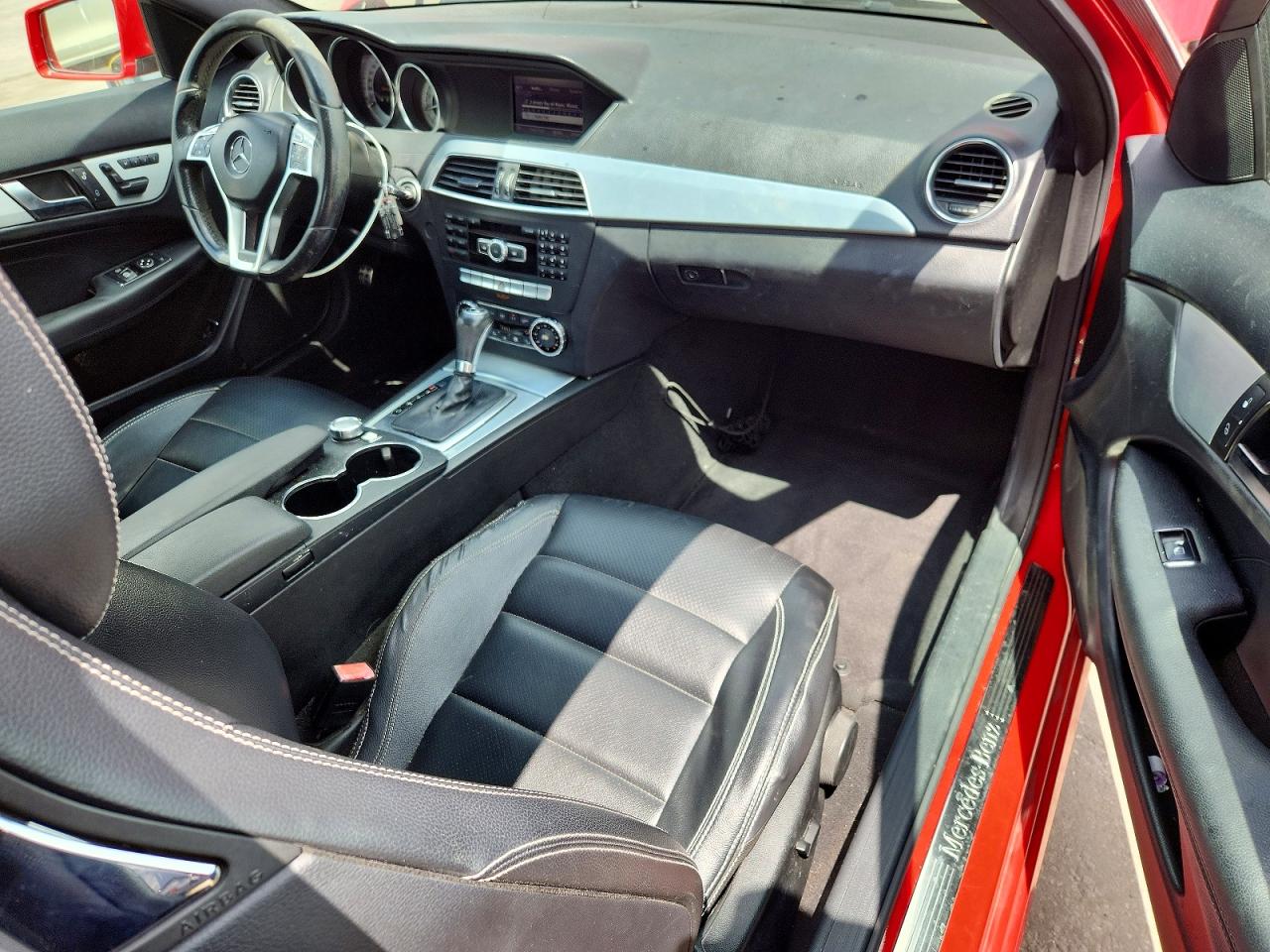 2013 Mercedes-benz C 250 Red vin: WDDGJ4HB5DF997286