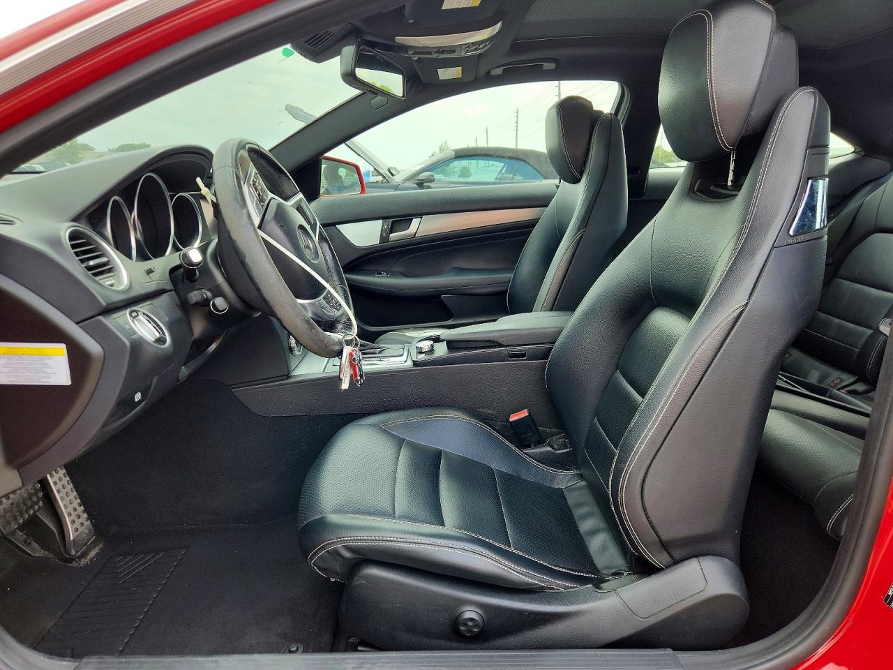 2013 Mercedes-benz C 250 Red vin: WDDGJ4HB5DF997286