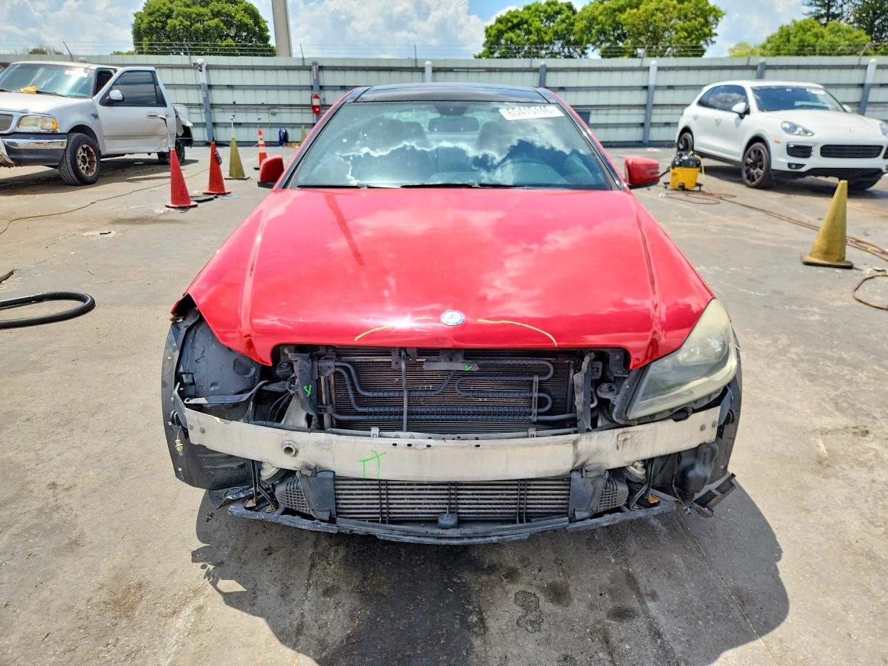 2013 Mercedes-benz C 250 Red vin: WDDGJ4HB5DF997286