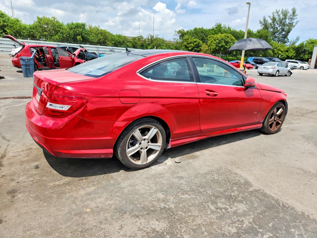 2013 Mercedes-benz C 250 Red vin: WDDGJ4HB5DF997286