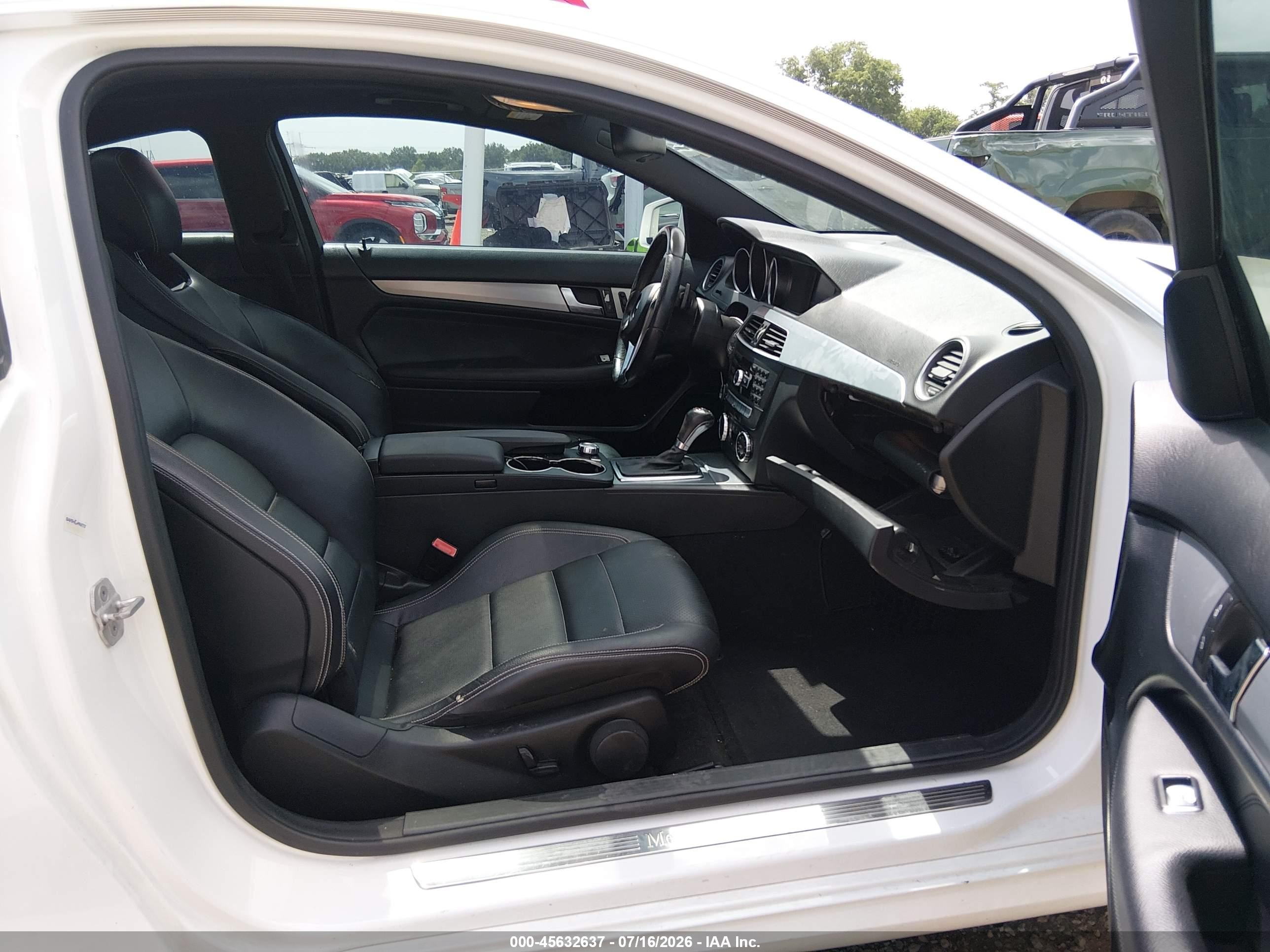 2013 Mercedes-benz C 250   White vin: WDDGJ4HB5DG090841