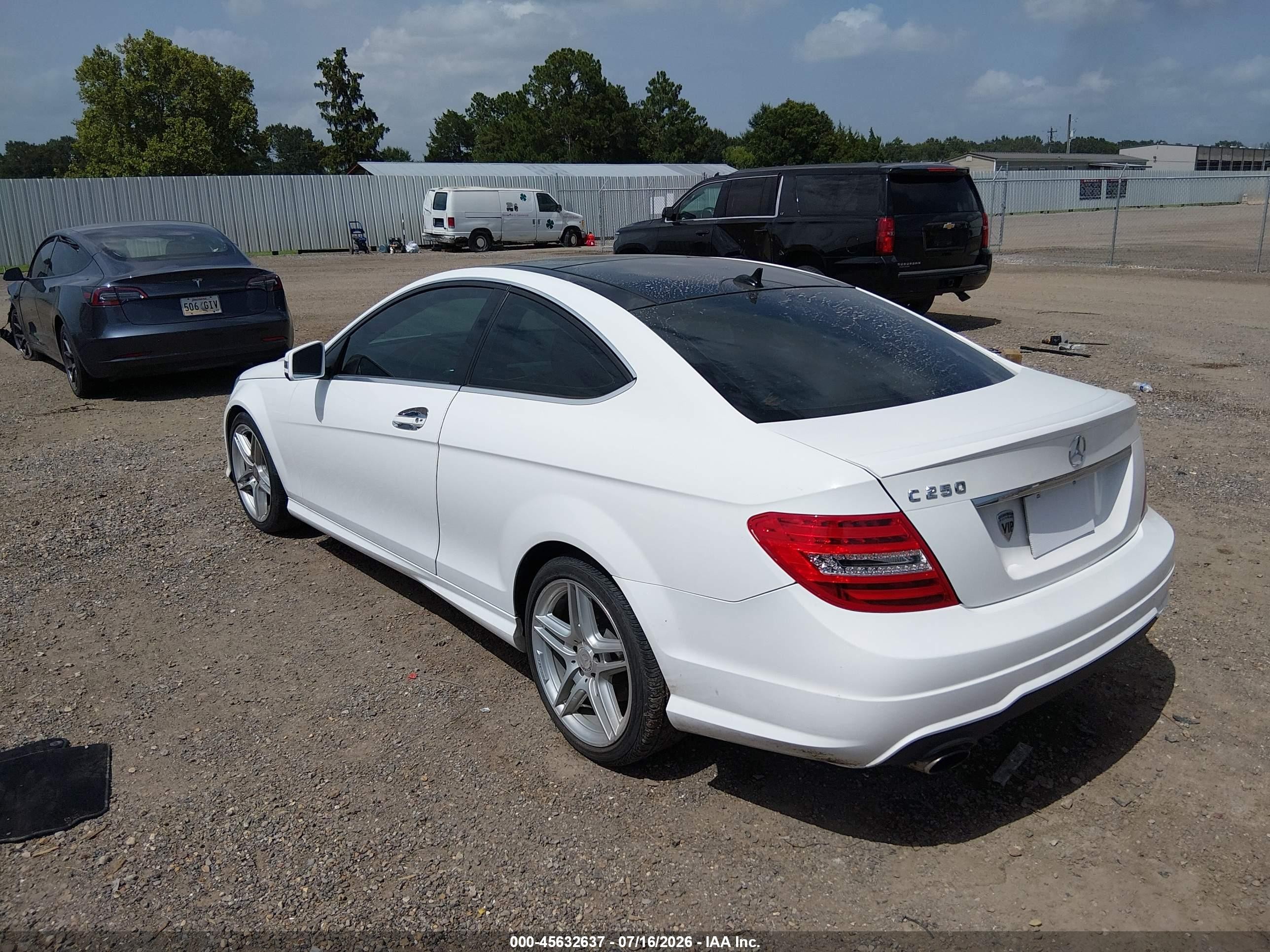 2013 Mercedes-benz C 250   White vin: WDDGJ4HB5DG090841