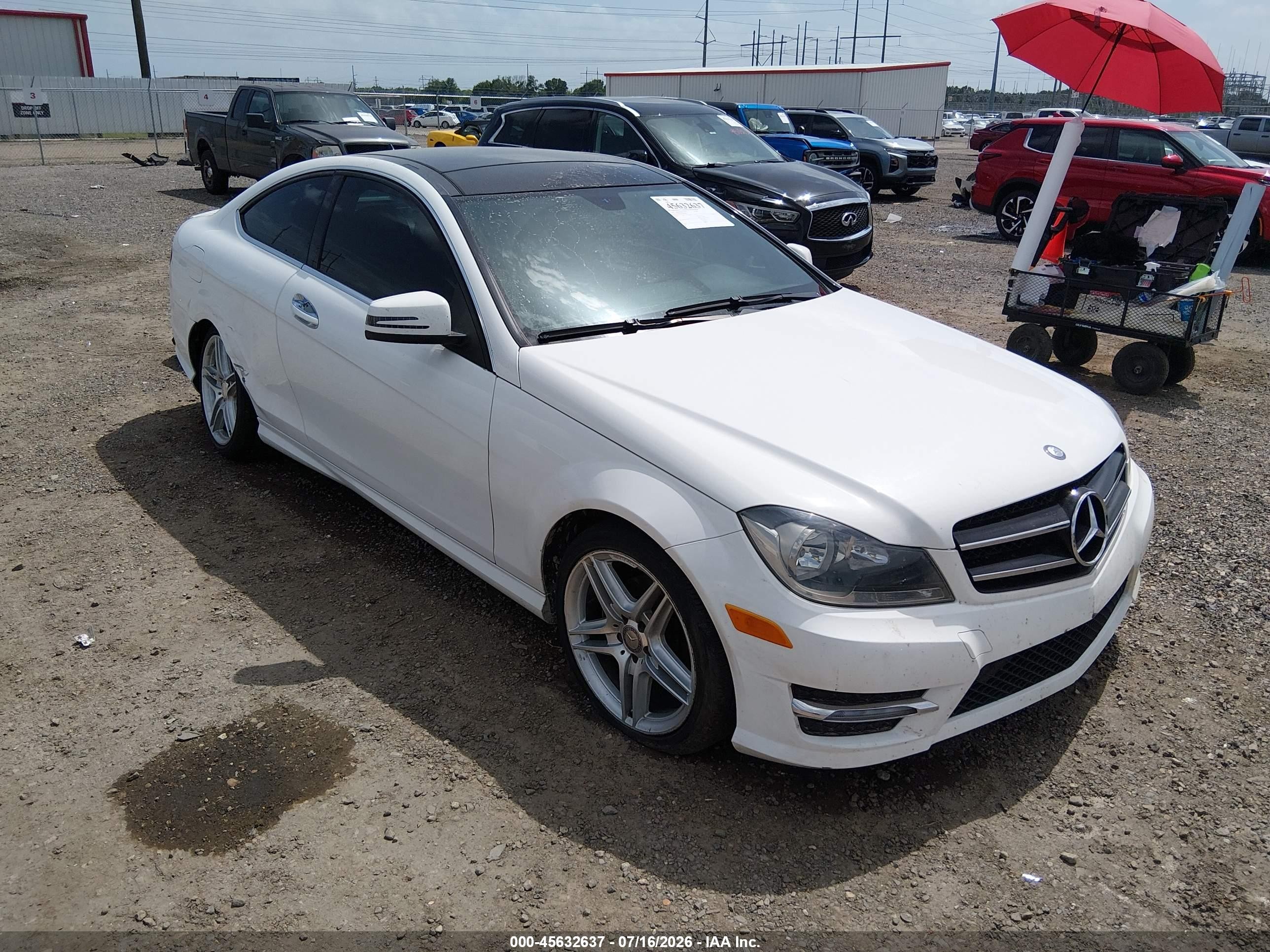 2013 Mercedes-benz C 250   White vin: WDDGJ4HB5DG090841