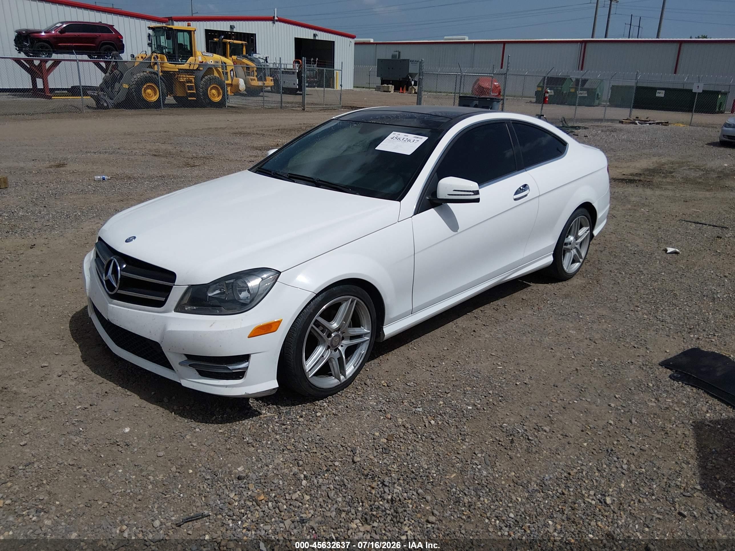 2013 Mercedes-benz C 250   White vin: WDDGJ4HB5DG090841
