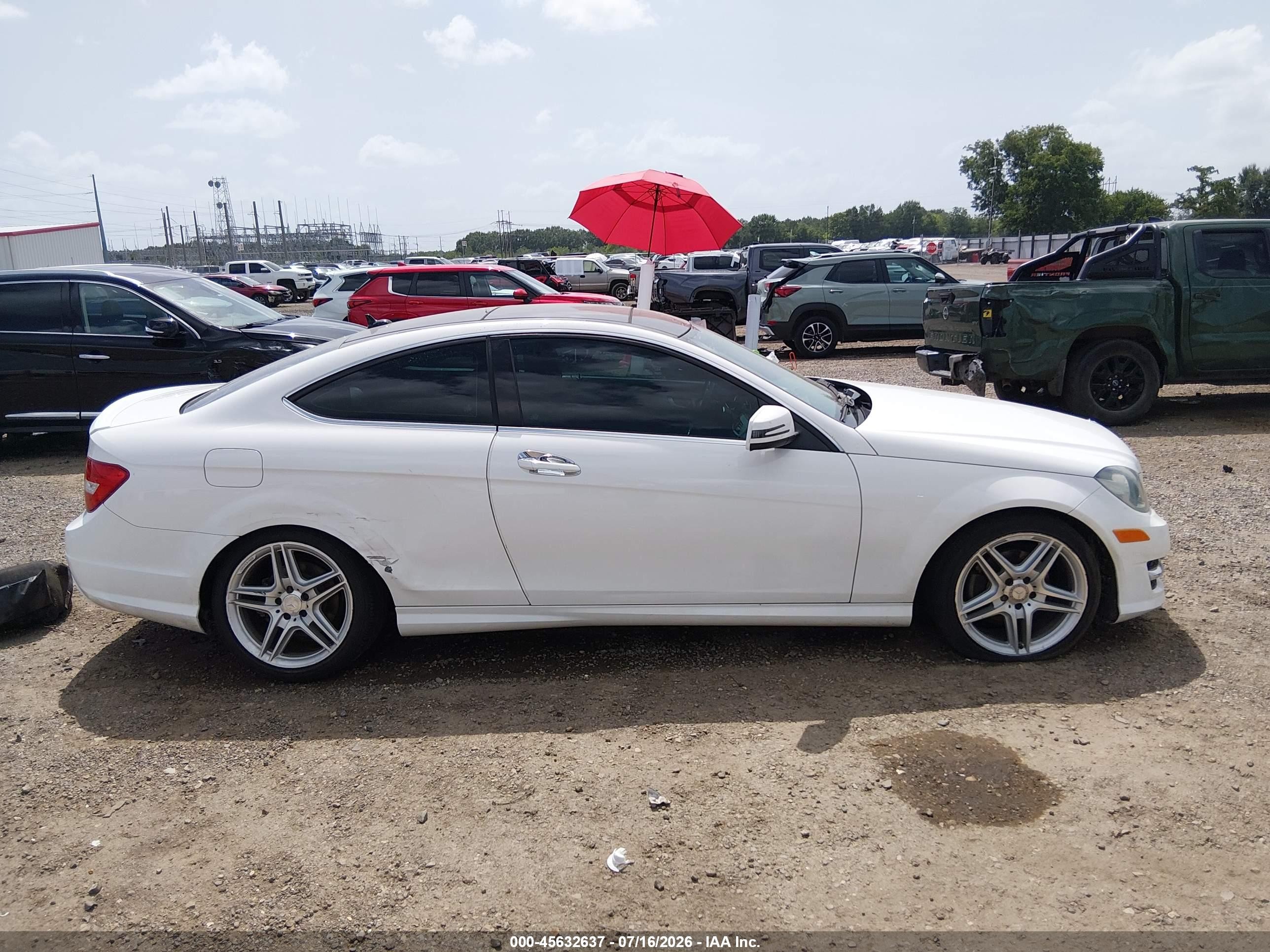 2013 Mercedes-benz C 250   White vin: WDDGJ4HB5DG090841