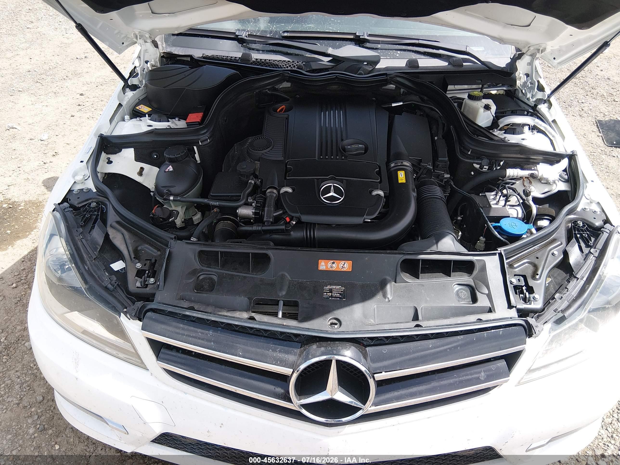2013 Mercedes-benz C 250   White vin: WDDGJ4HB5DG090841