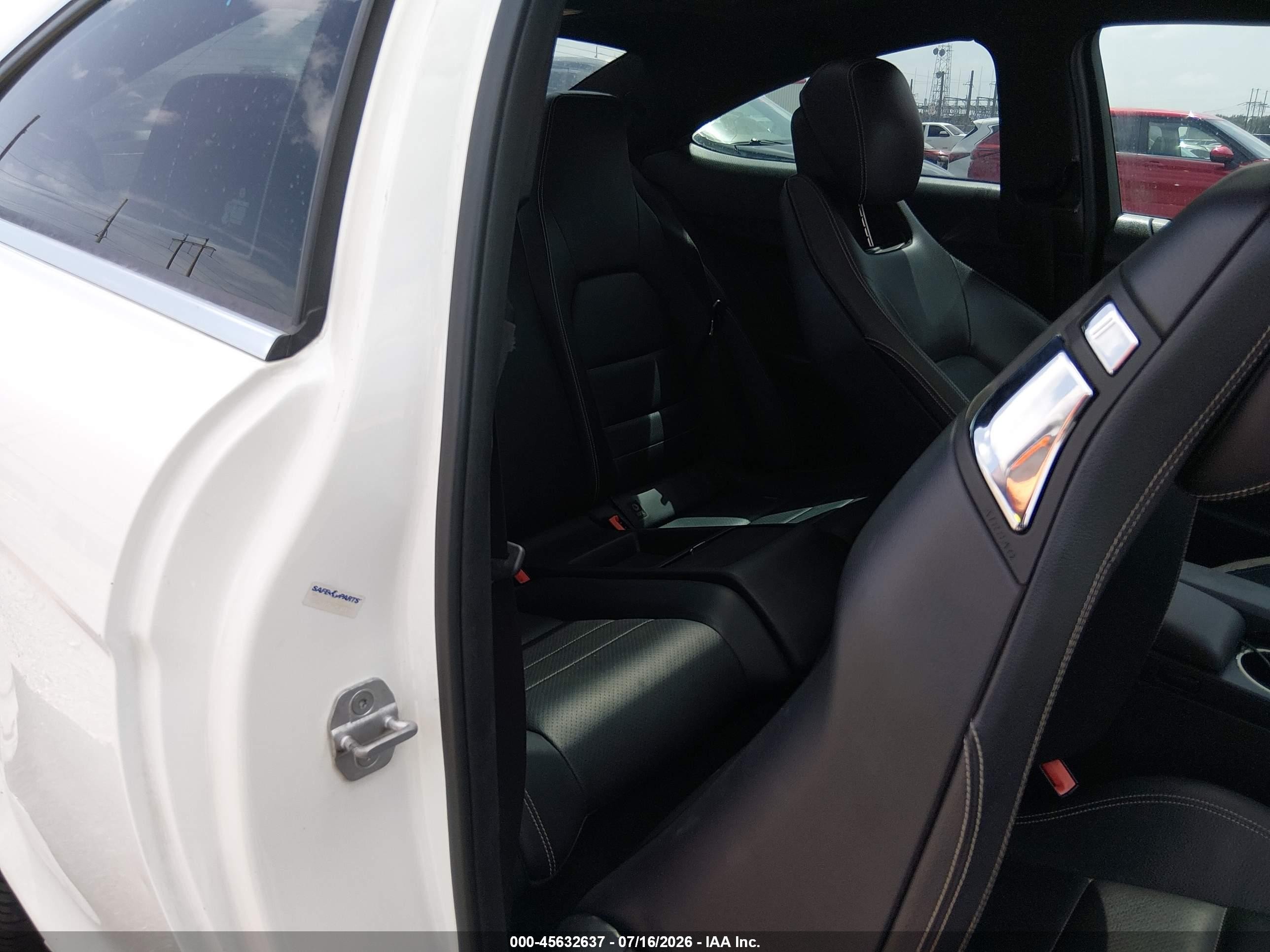 2013 Mercedes-benz C 250   White vin: WDDGJ4HB5DG090841