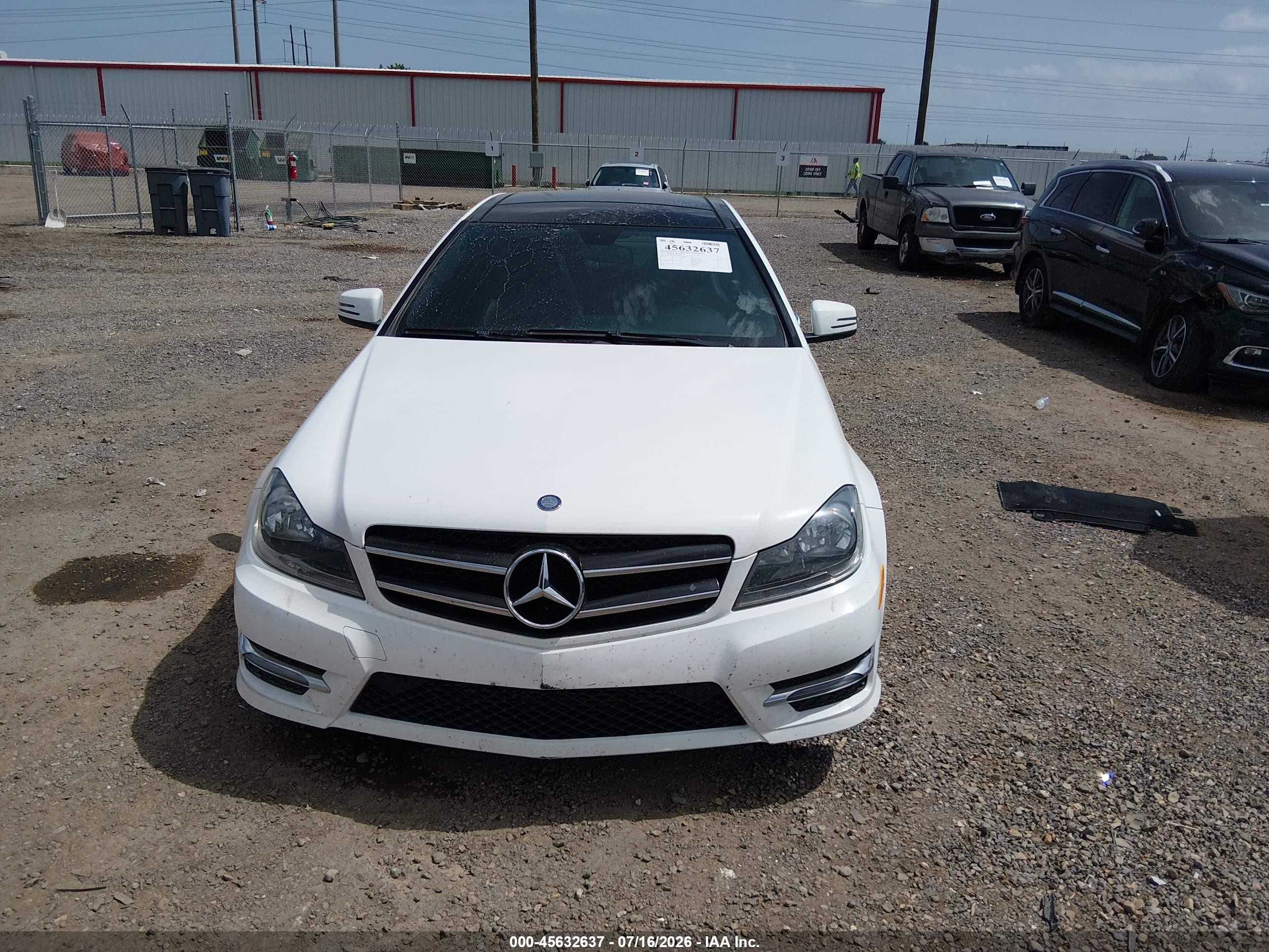 2013 Mercedes-benz C 250   White vin: WDDGJ4HB5DG090841
