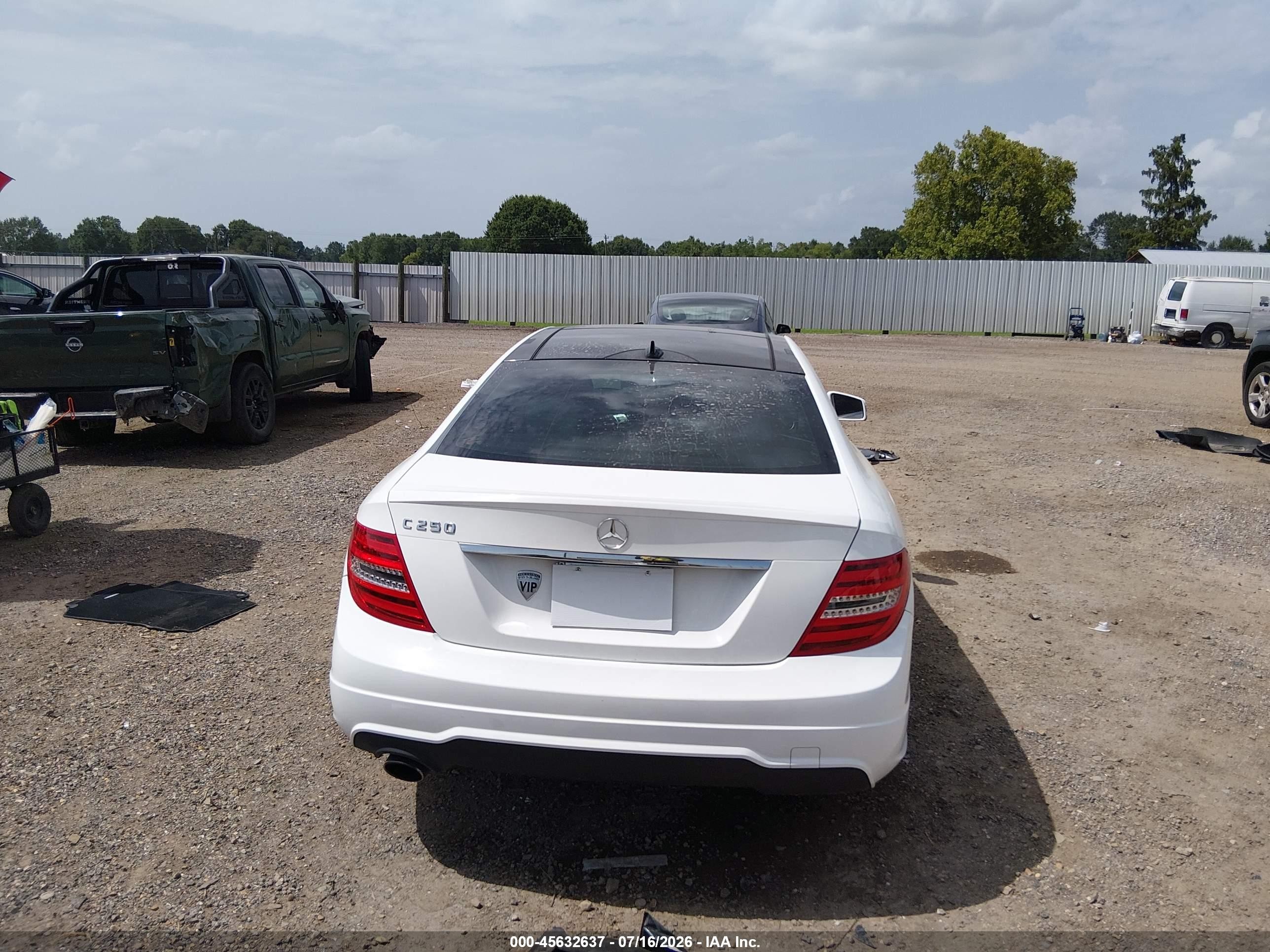 2013 Mercedes-benz C 250   White vin: WDDGJ4HB5DG090841