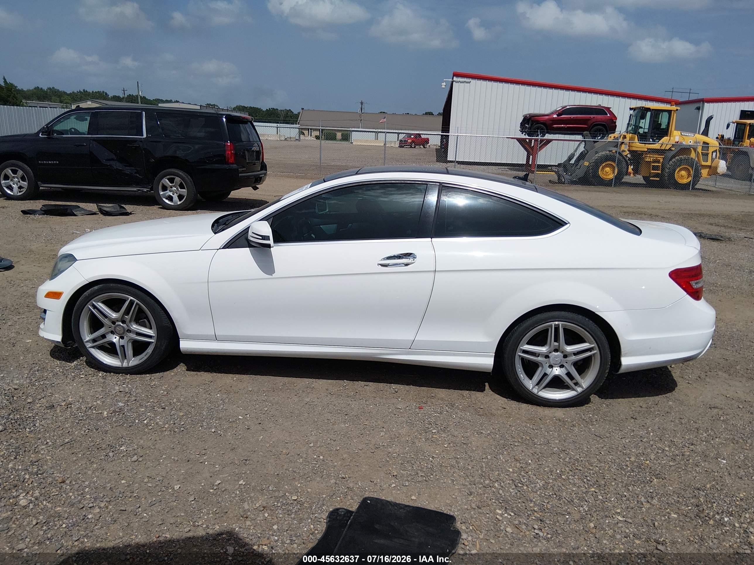 2013 Mercedes-benz C 250   White vin: WDDGJ4HB5DG090841