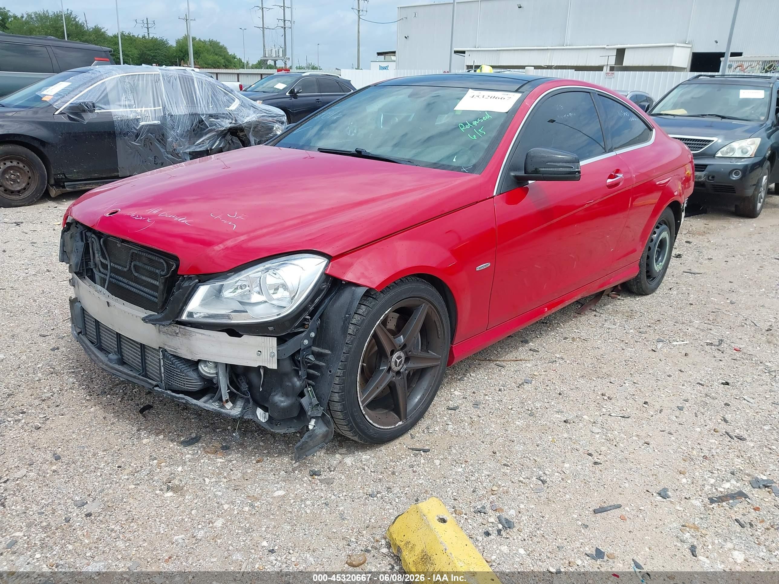 2014 Mercedes-benz C 250   Red vin: WDDGJ4HB5EG263940