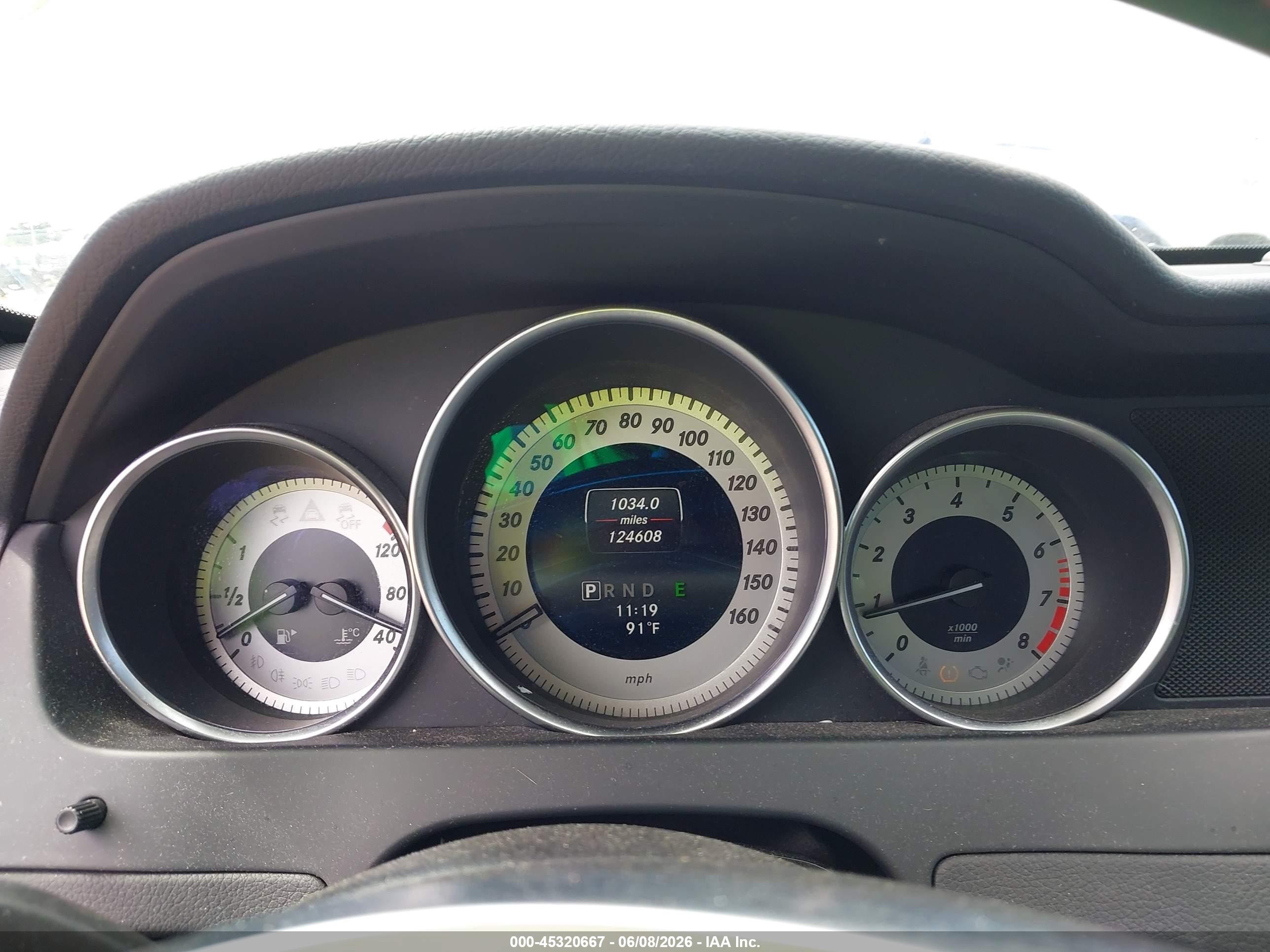 2014 Mercedes-benz C 250   Red vin: WDDGJ4HB5EG263940