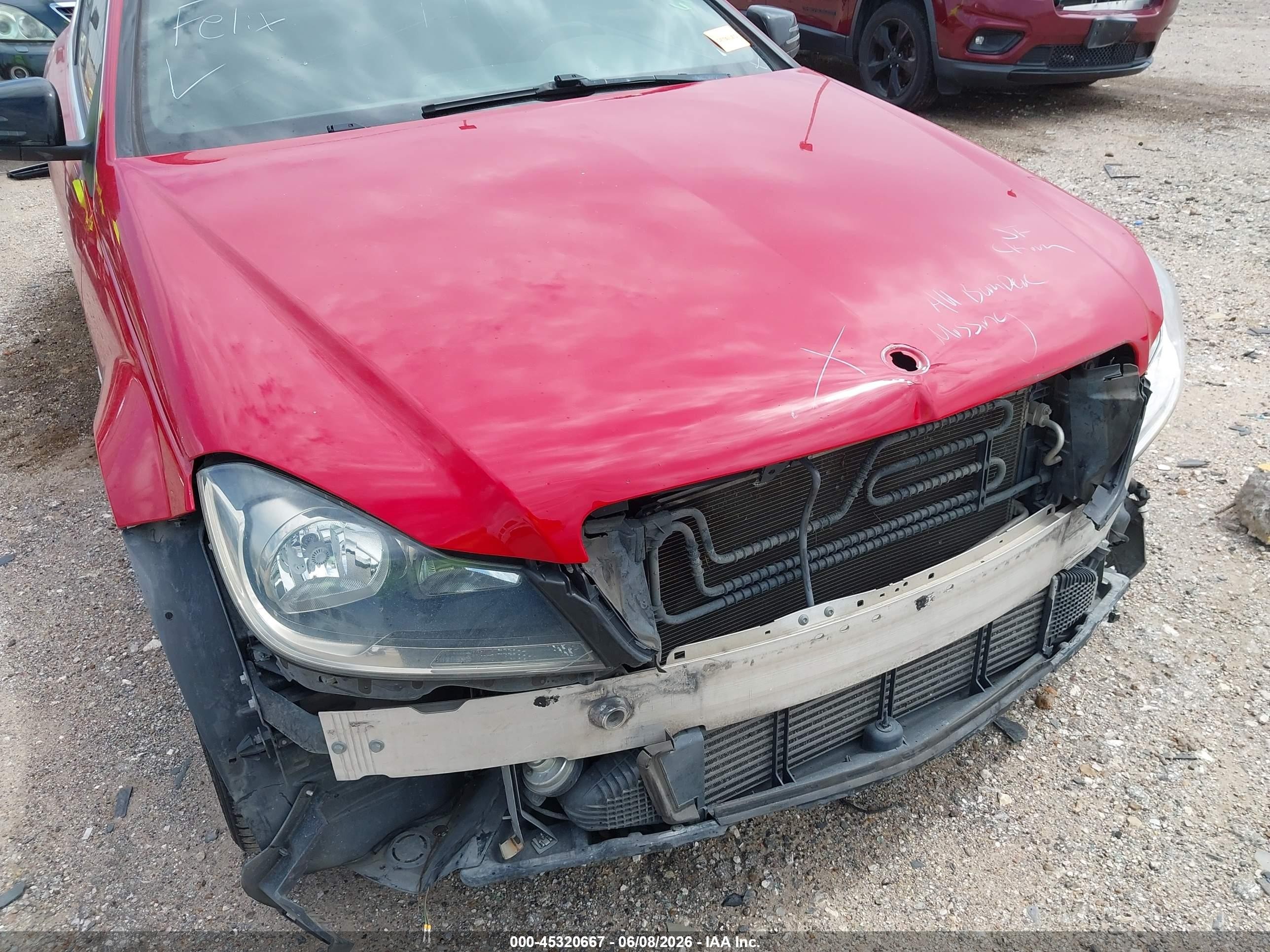 2014 Mercedes-benz C 250   Red vin: WDDGJ4HB5EG263940