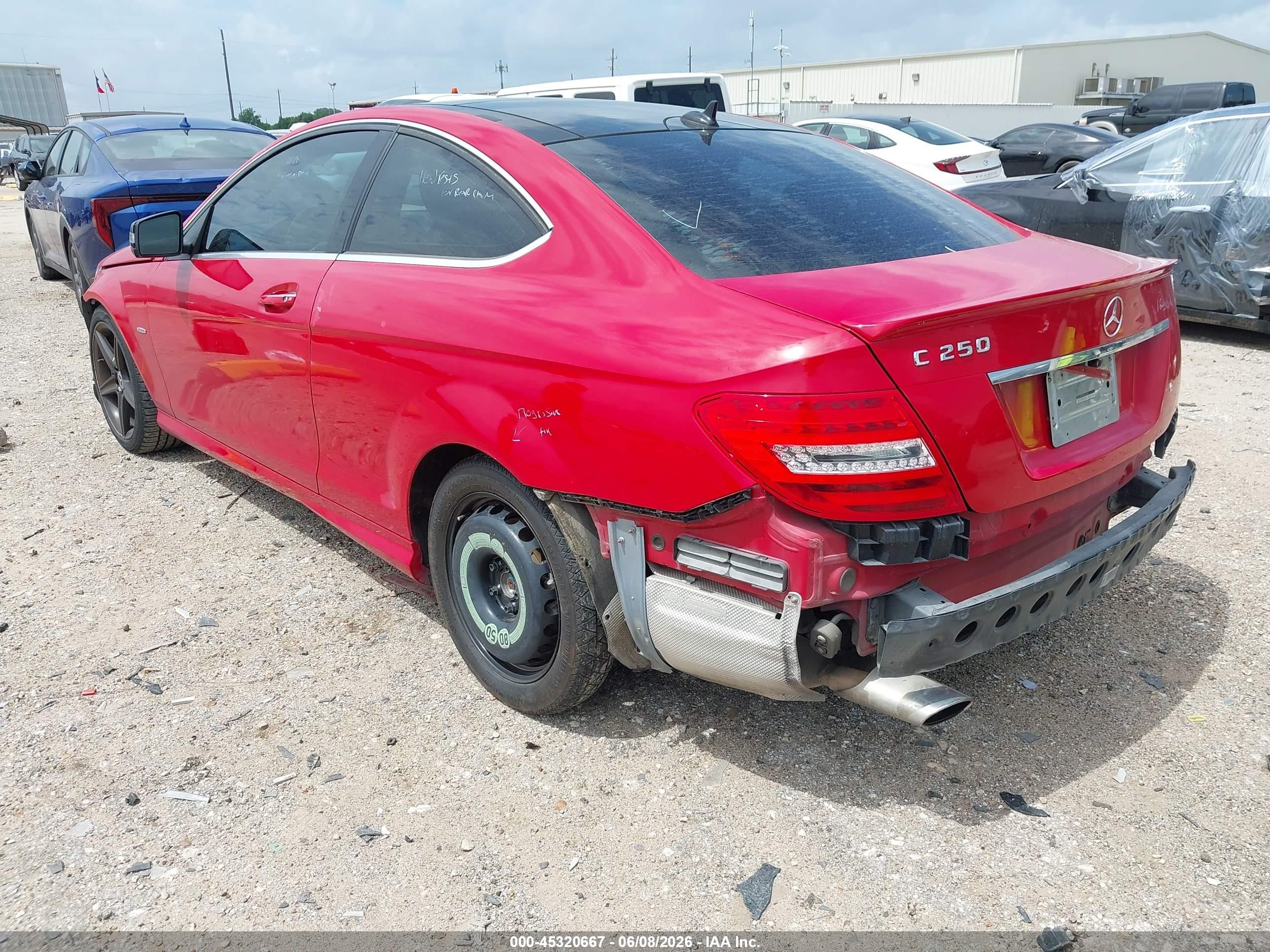 2014 Mercedes-benz C 250   Red vin: WDDGJ4HB5EG263940