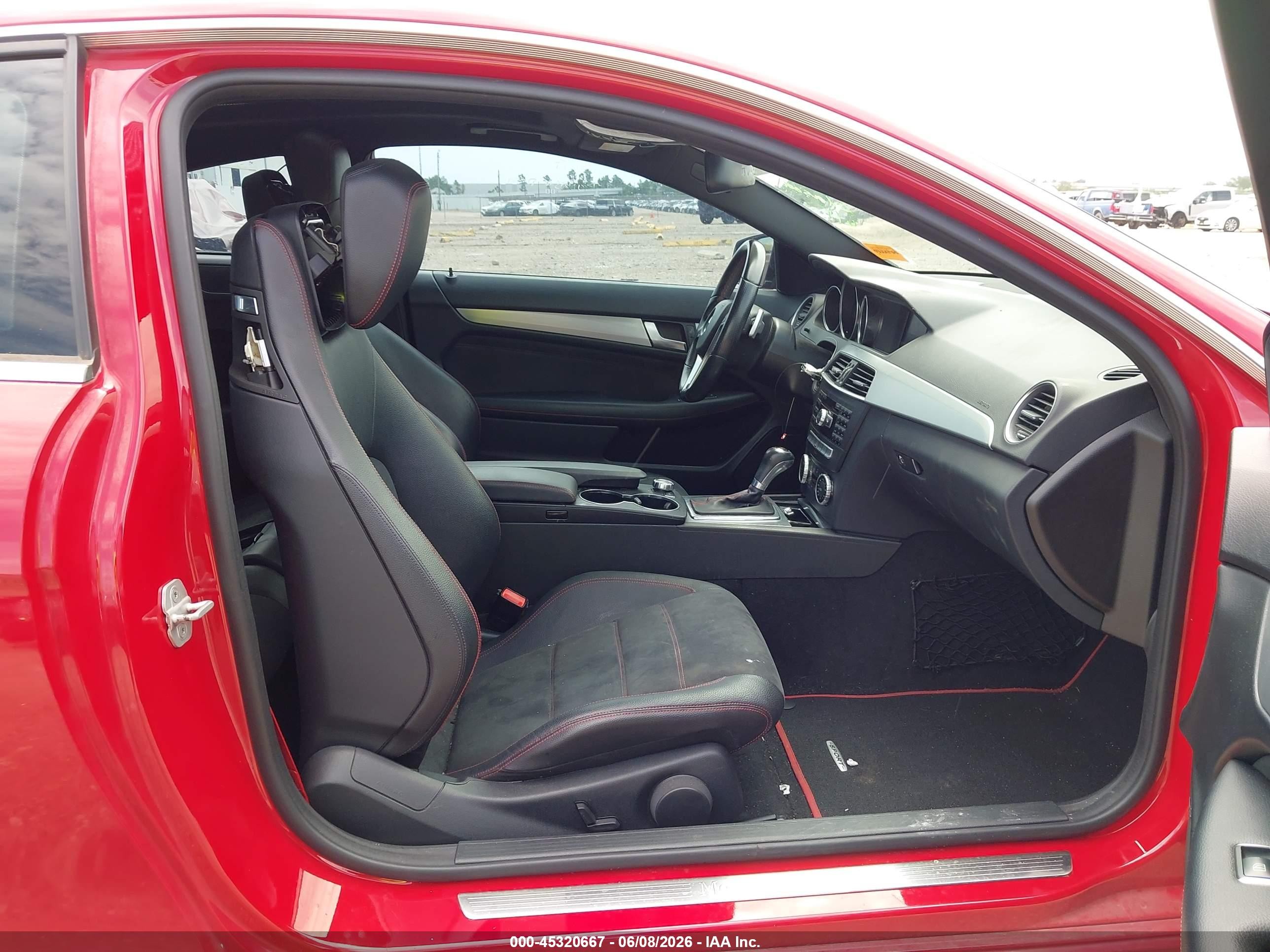 2014 Mercedes-benz C 250   Red vin: WDDGJ4HB5EG263940