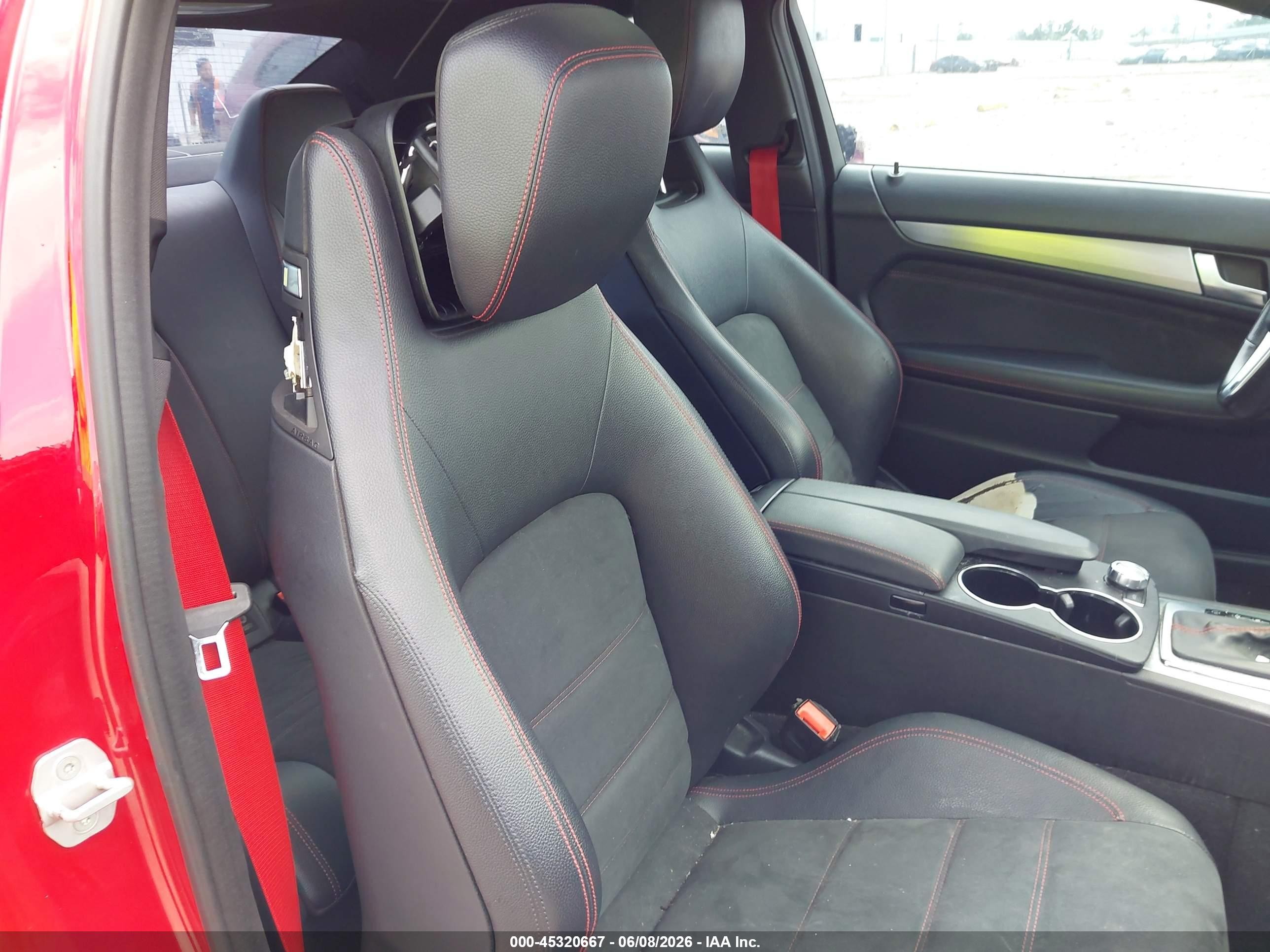 2014 Mercedes-benz C 250   Red vin: WDDGJ4HB5EG263940