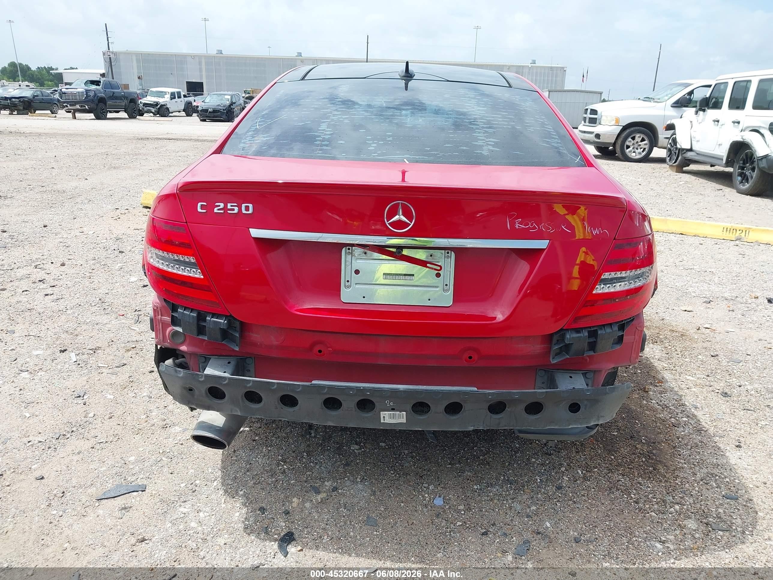 2014 Mercedes-benz C 250   Red vin: WDDGJ4HB5EG263940