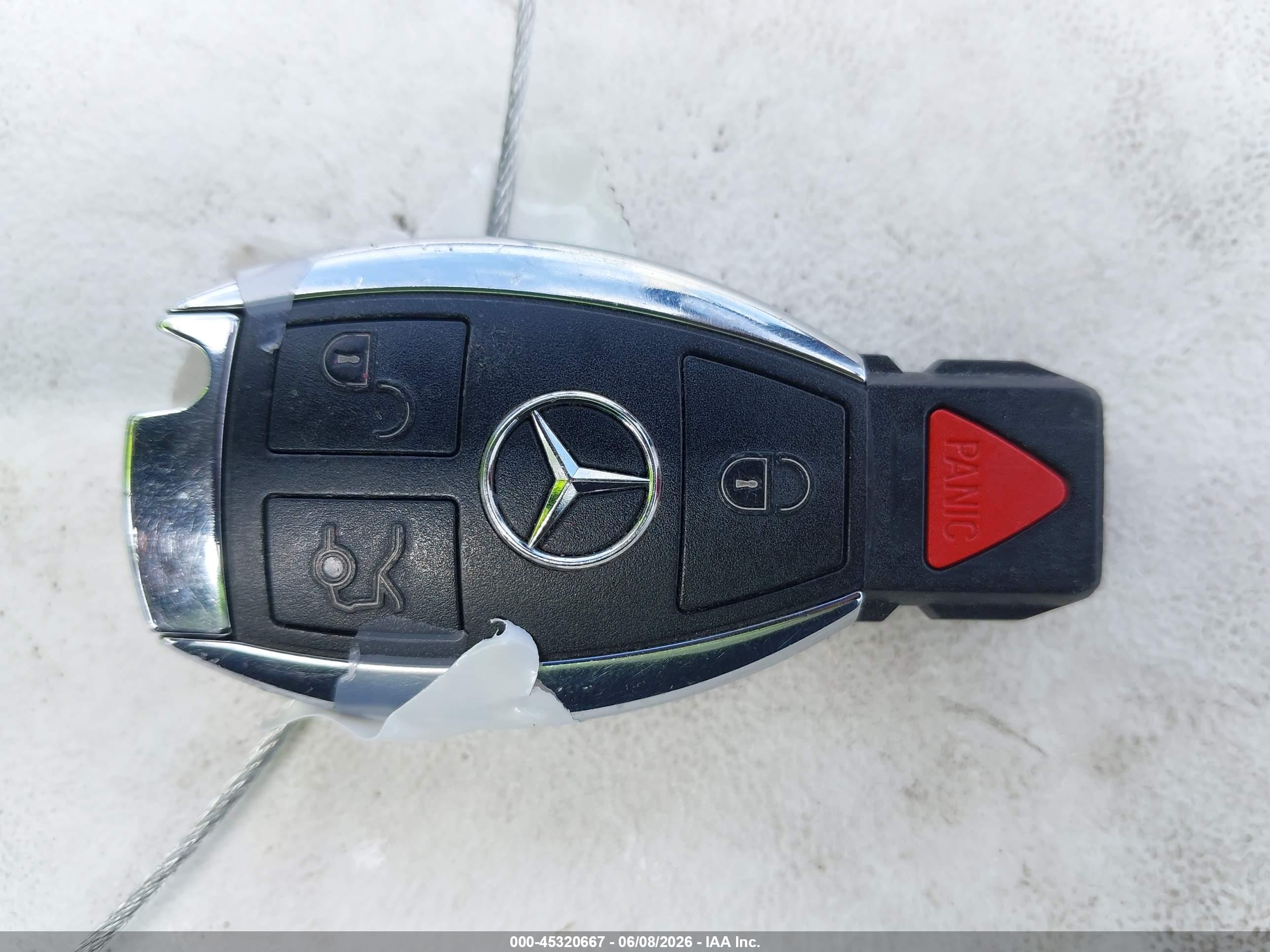 2014 Mercedes-benz C 250   Red vin: WDDGJ4HB5EG263940