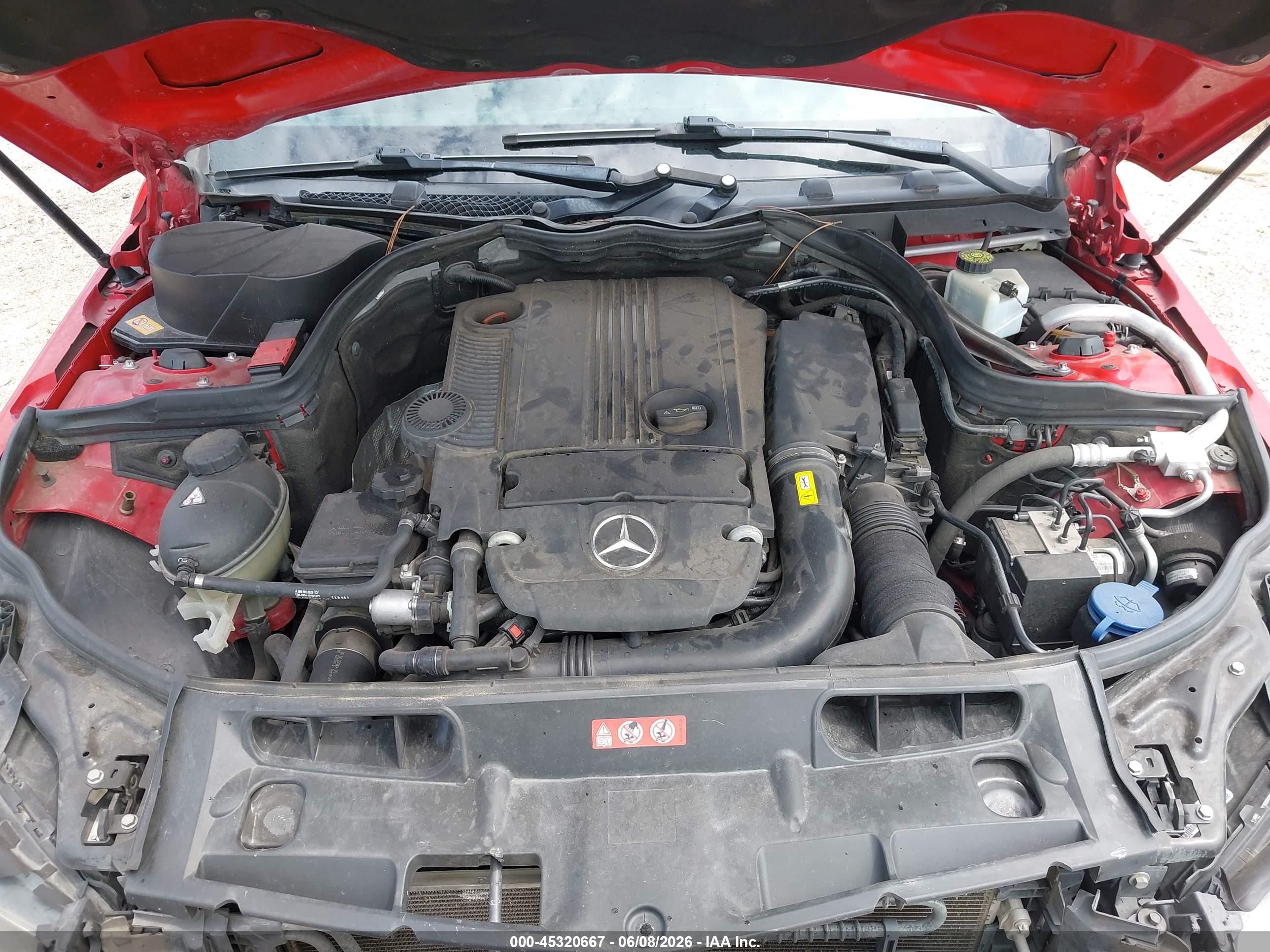 2014 Mercedes-benz C 250   Red vin: WDDGJ4HB5EG263940