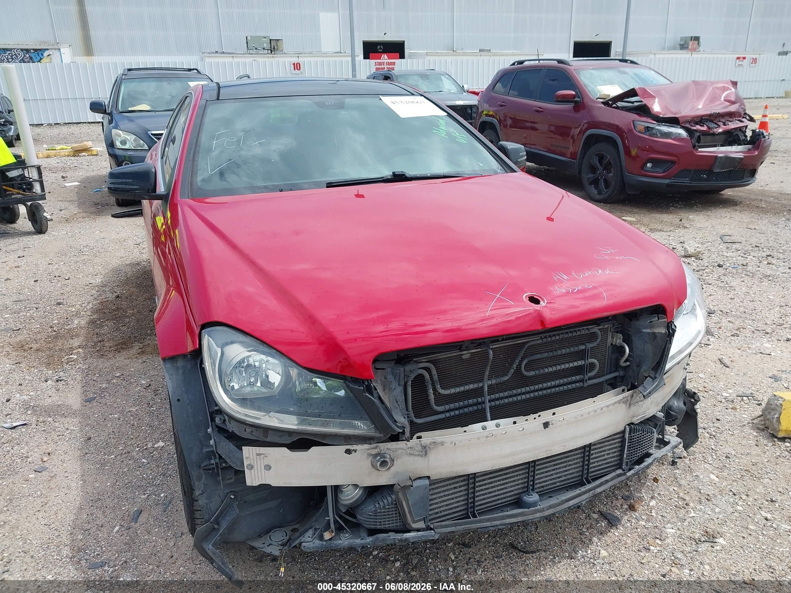 2014 Mercedes-benz C 250   Red vin: WDDGJ4HB5EG263940