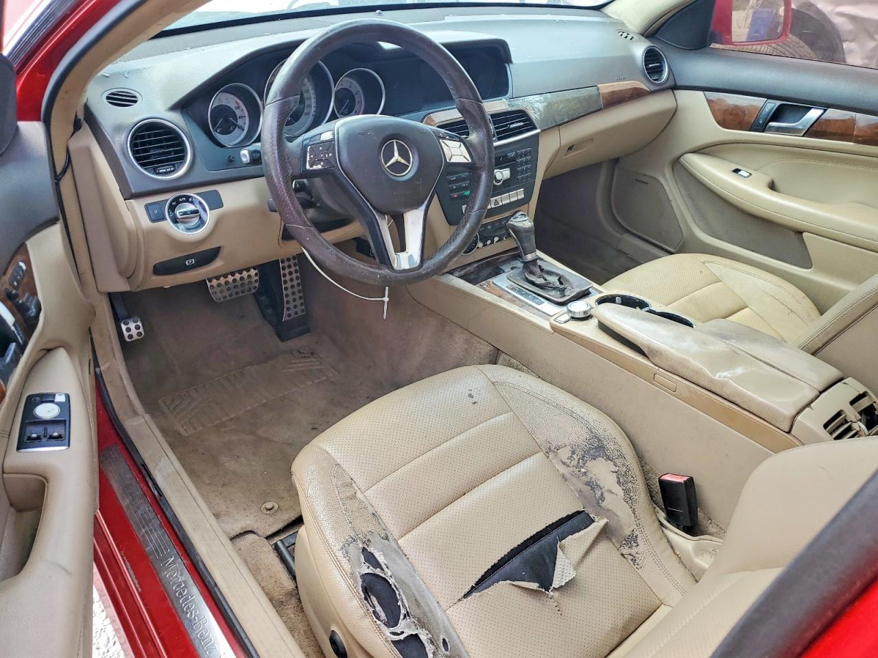2015 Mercedes-benz C 250 Red vin: WDDGJ4HB5FG384338