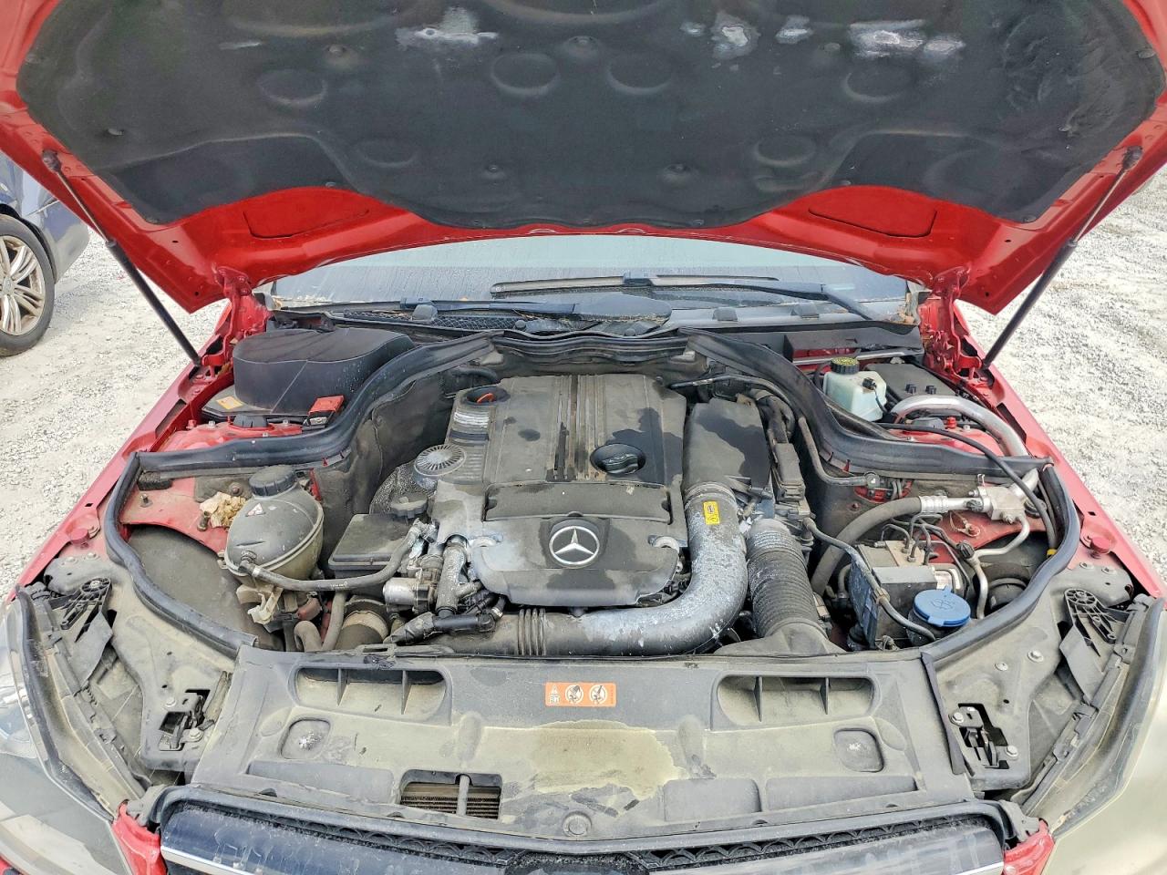 2015 Mercedes-benz C 250 Red vin: WDDGJ4HB5FG384338