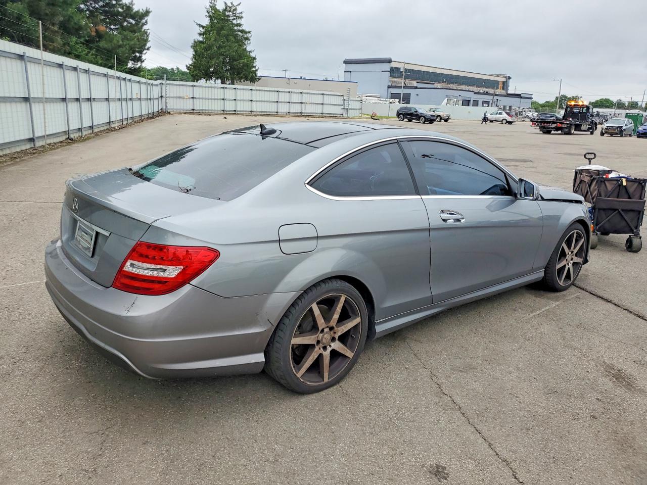 2015 Mercedes-benz C 250 Gray vin: WDDGJ4HB5FG393993