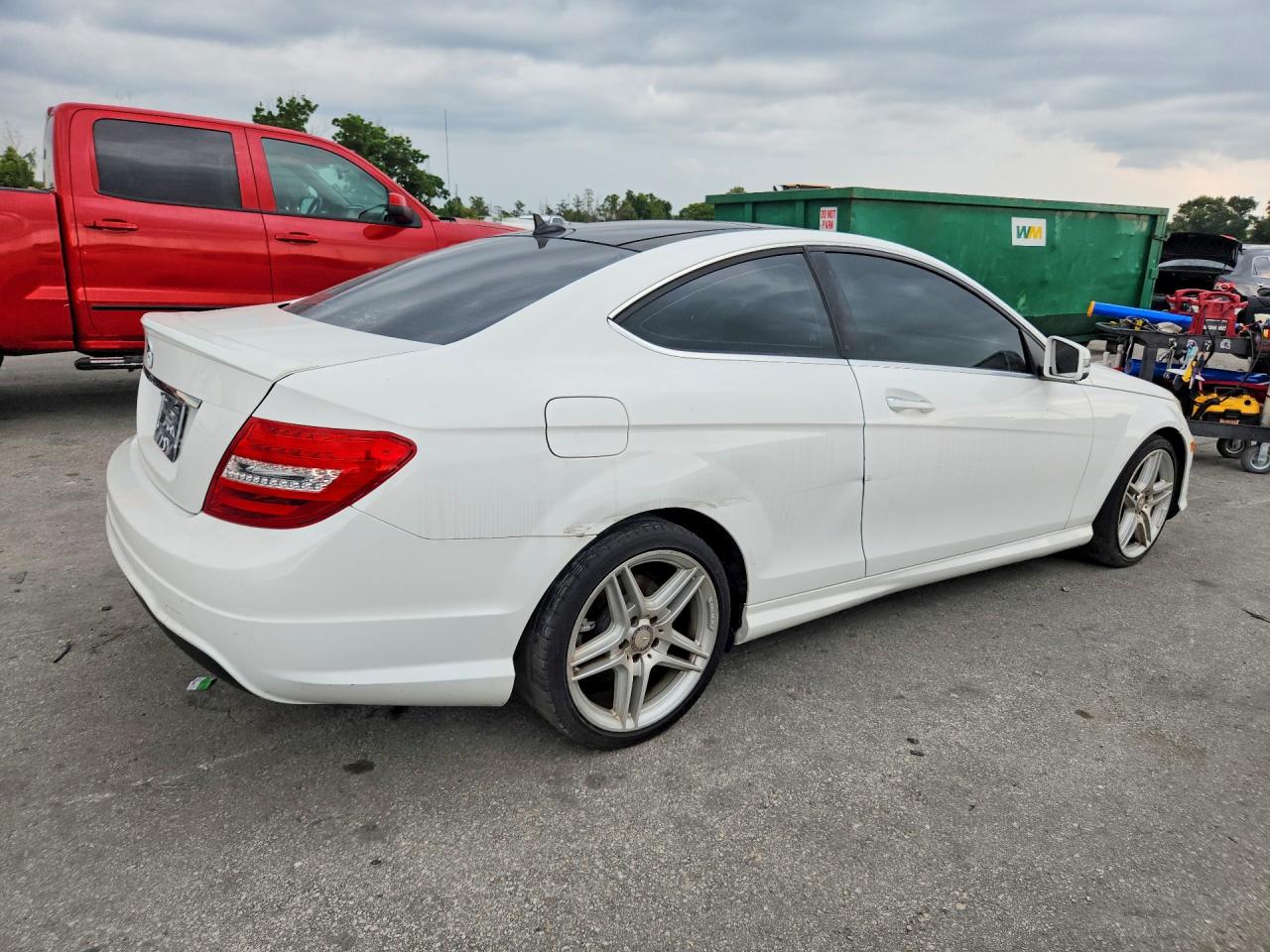 2013 Mercedes-benz C 250 White vin: WDDGJ4HB6DF990105