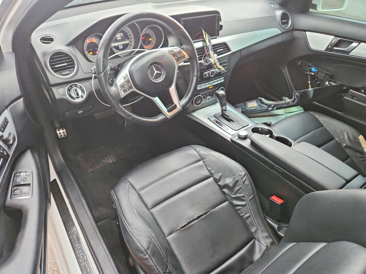 2013 Mercedes-benz C 250 White vin: WDDGJ4HB6DF990105