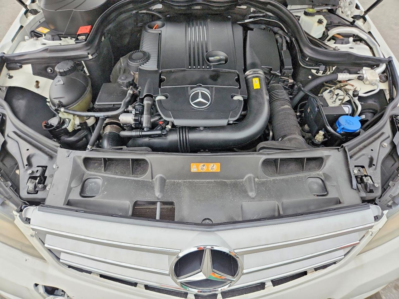 2013 Mercedes-benz C 250 White vin: WDDGJ4HB6DF990105