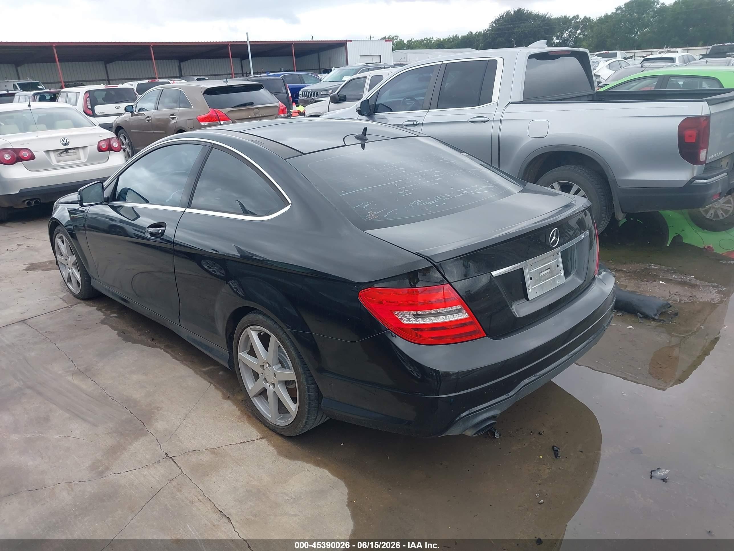 2013 Mercedes-benz C 250   Черный vin: WDDGJ4HB6DF999936