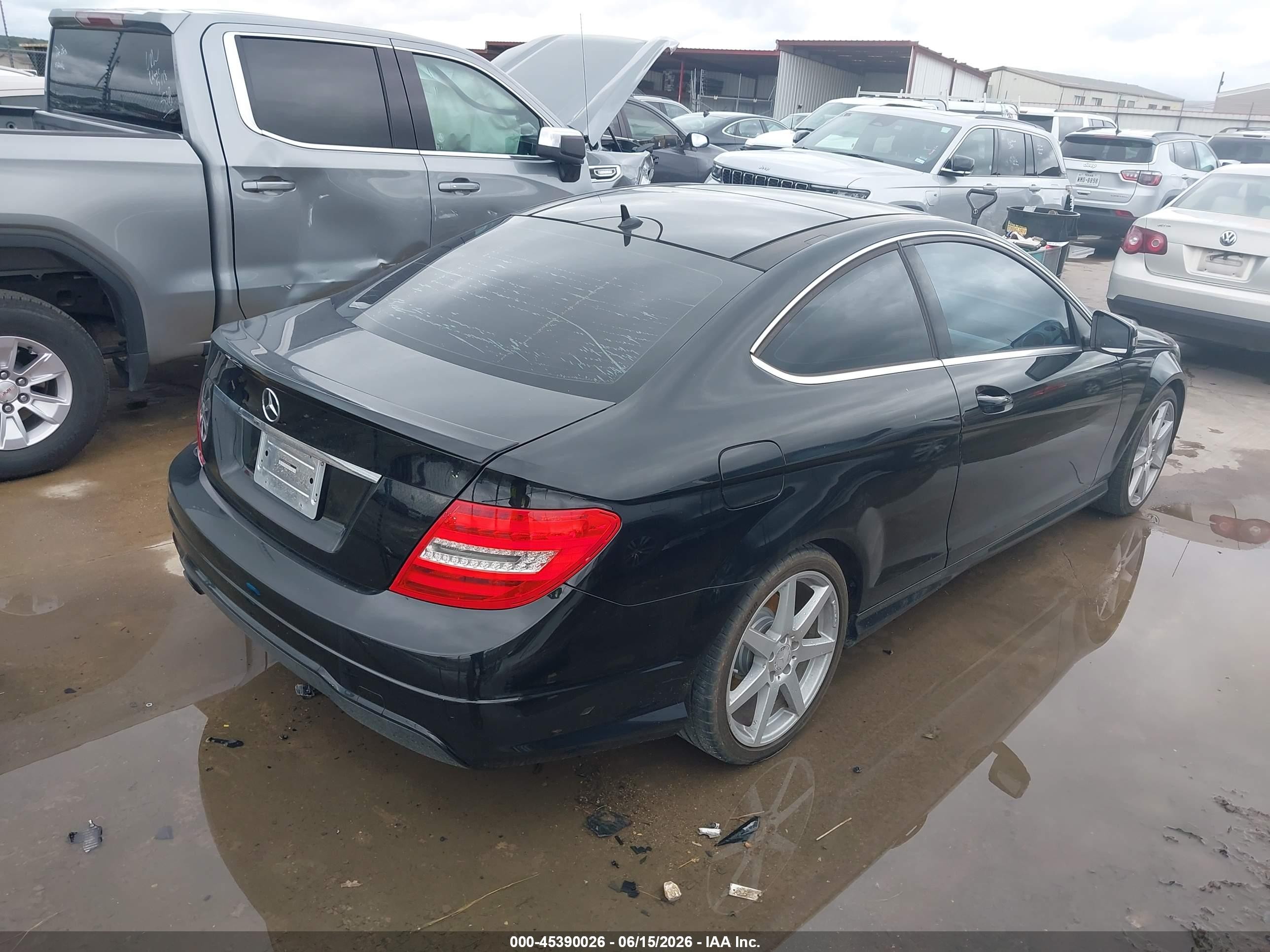 2013 Mercedes-benz C 250   Черный vin: WDDGJ4HB6DF999936