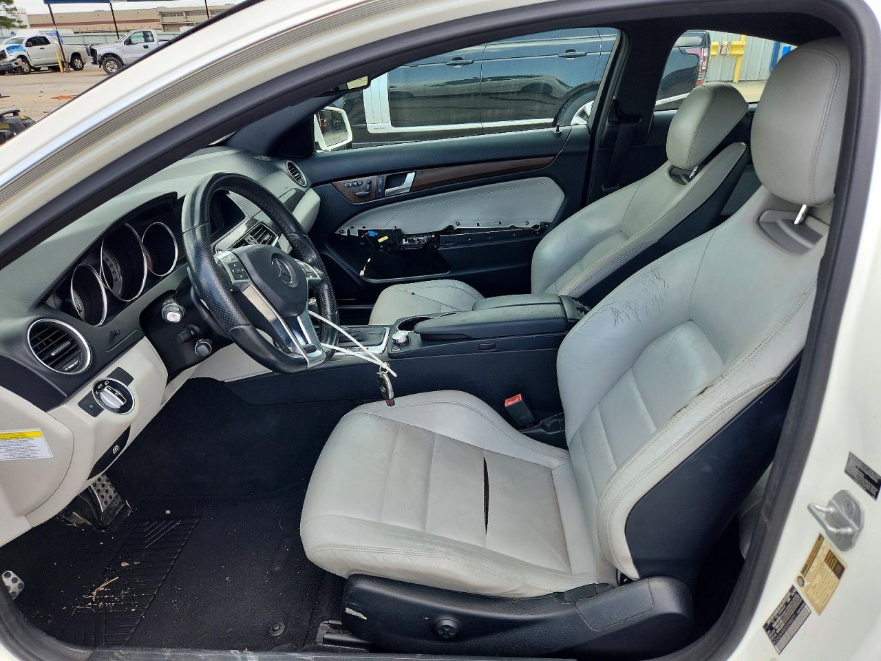 2013 Mercedes-benz C 250 Белый vin: WDDGJ4HB6DG044211