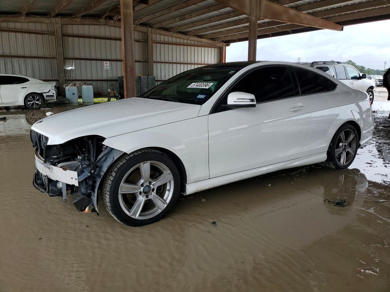 2014 Mercedes-benz C 250 Белый vin: WDDGJ4HB6EG200278