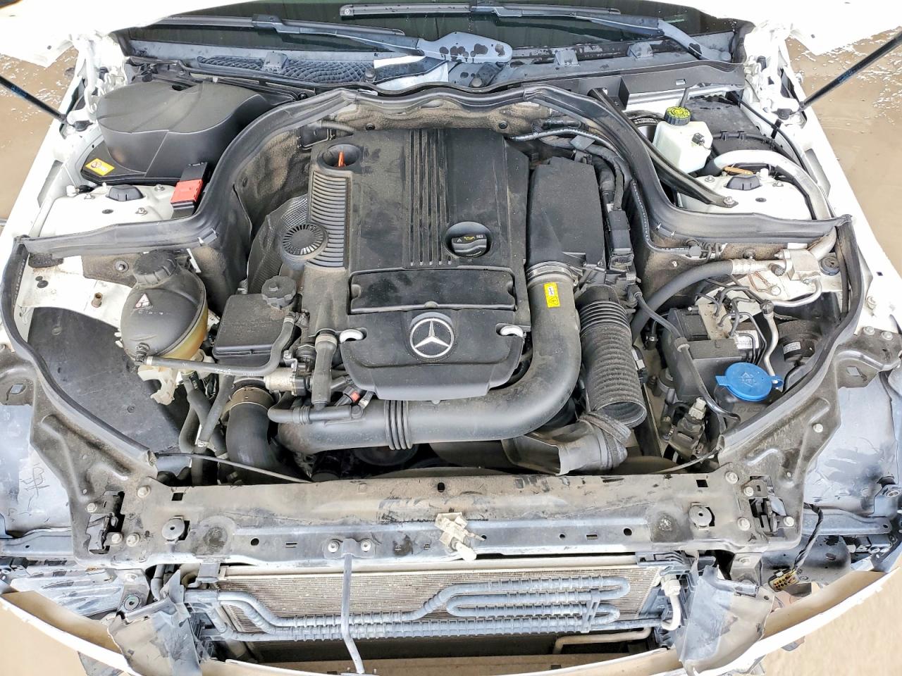 2014 Mercedes-benz C 250 Белый vin: WDDGJ4HB6EG200278