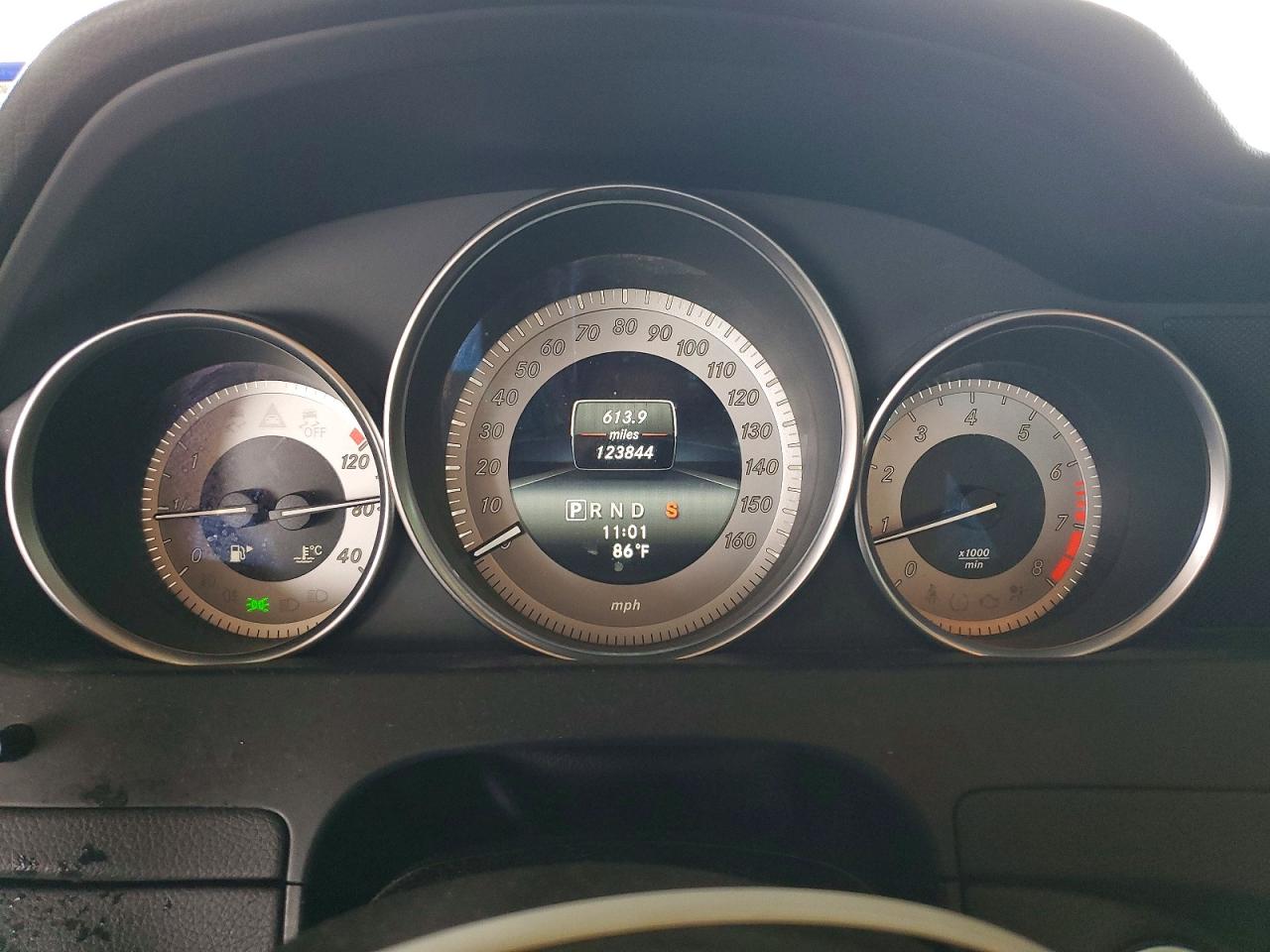 2014 Mercedes-benz C 250 Белый vin: WDDGJ4HB6EG200278