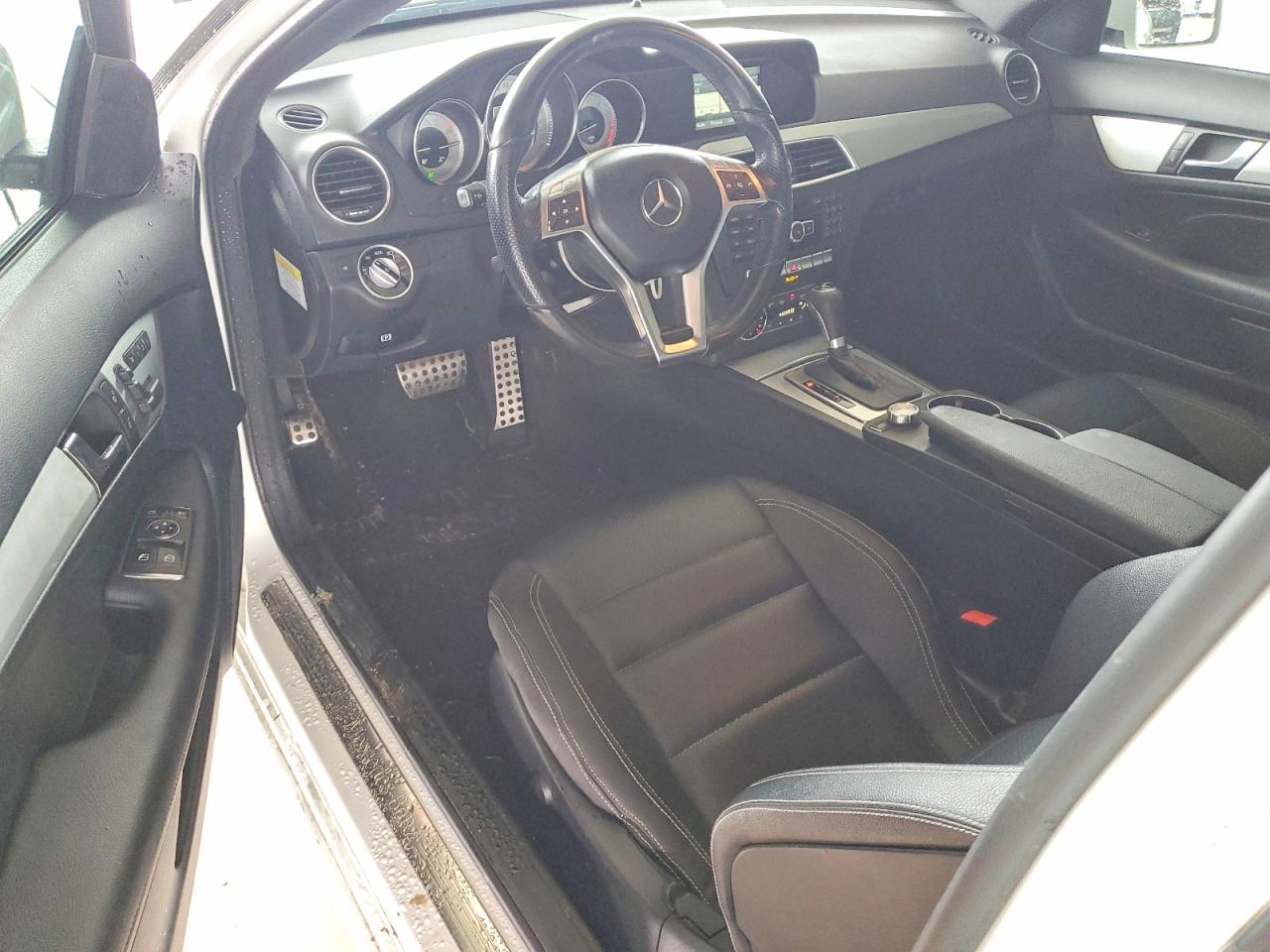 2014 Mercedes-benz C 250 Белый vin: WDDGJ4HB6EG200278