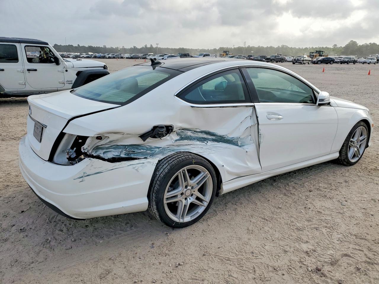 2014 Mercedes-benz C 250 White vin: WDDGJ4HB6EG215718
