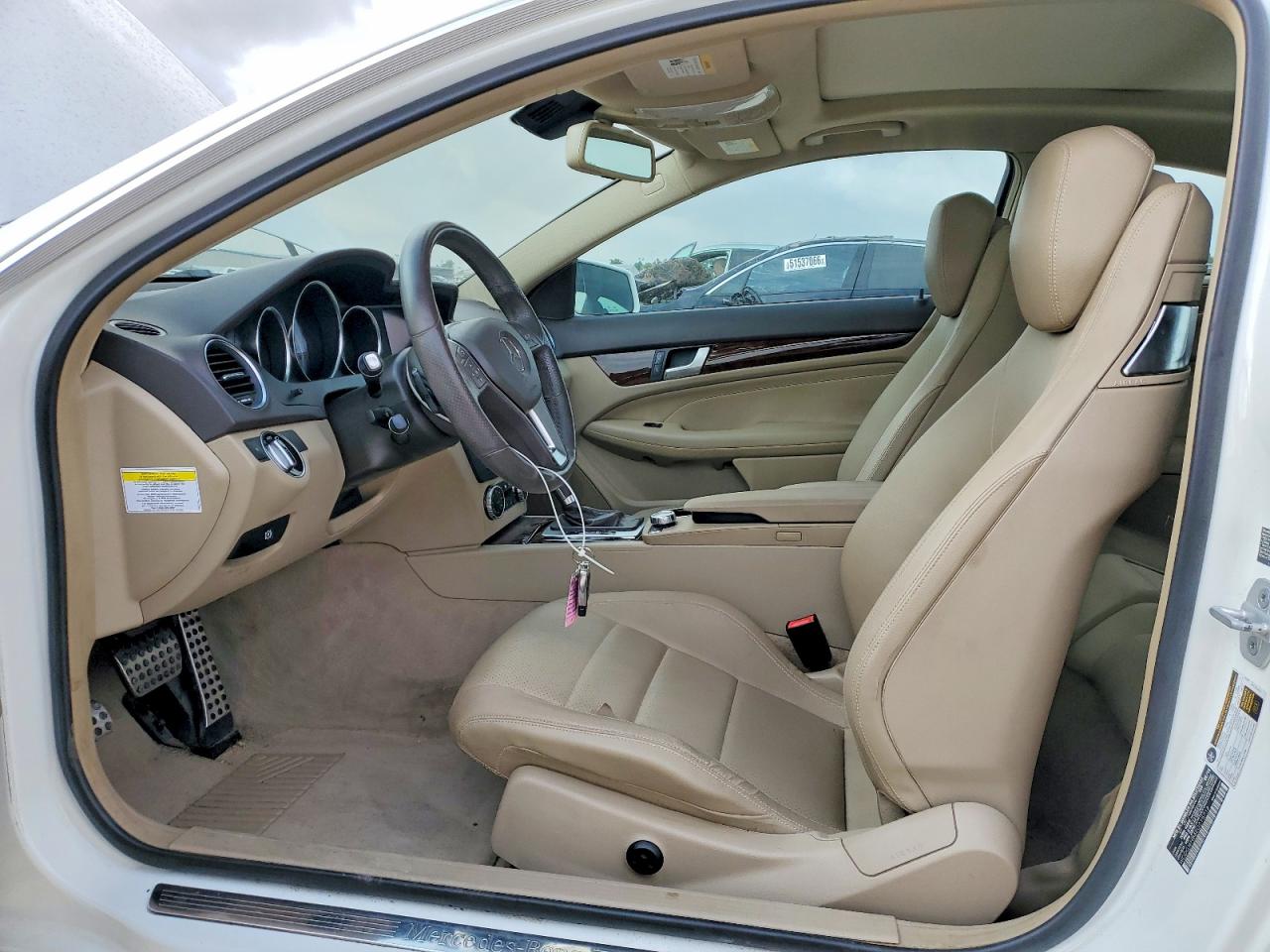 2014 Mercedes-benz C 250 White vin: WDDGJ4HB6EG215718