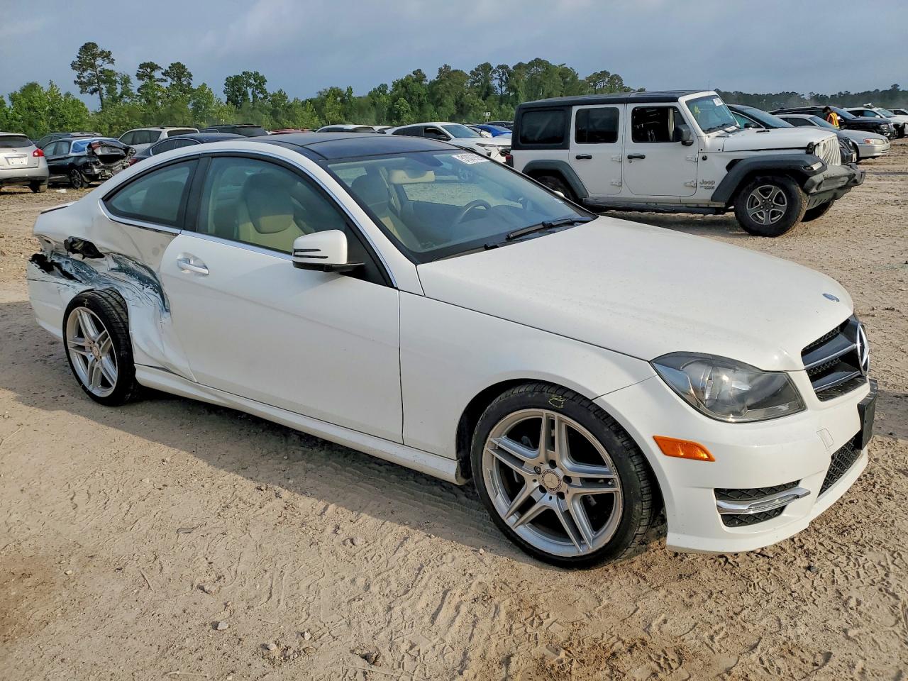 2014 Mercedes-benz C 250 White vin: WDDGJ4HB6EG215718