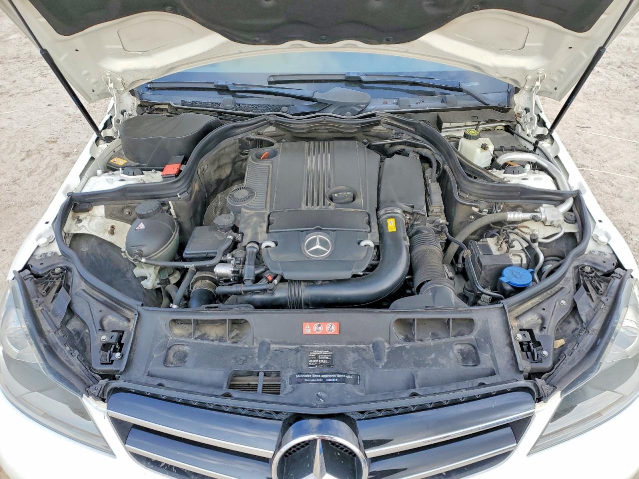2014 Mercedes-benz C 250 White vin: WDDGJ4HB6EG215718