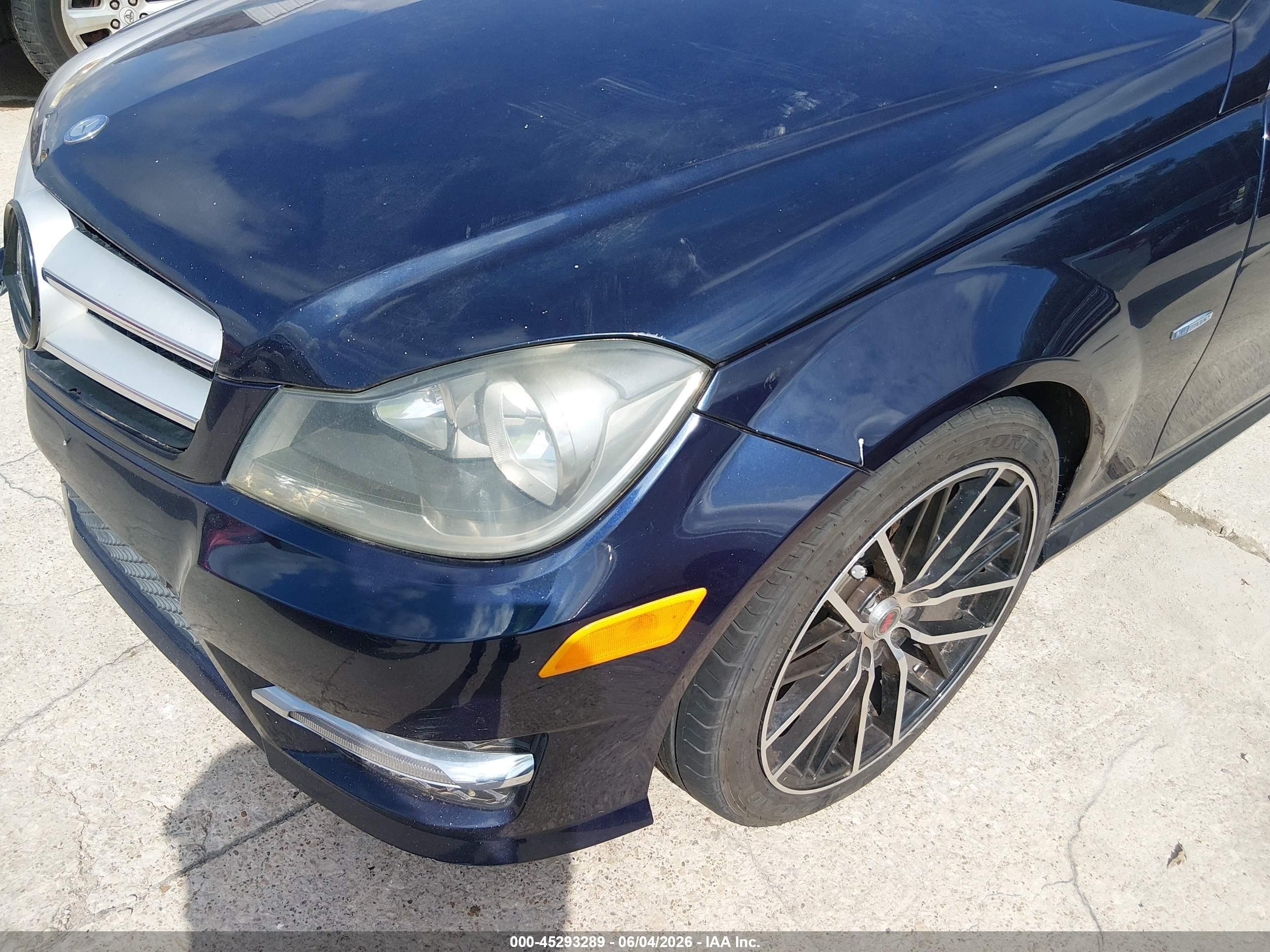 2012 Mercedes-benz C 250   Blue vin: WDDGJ4HB7CF884048