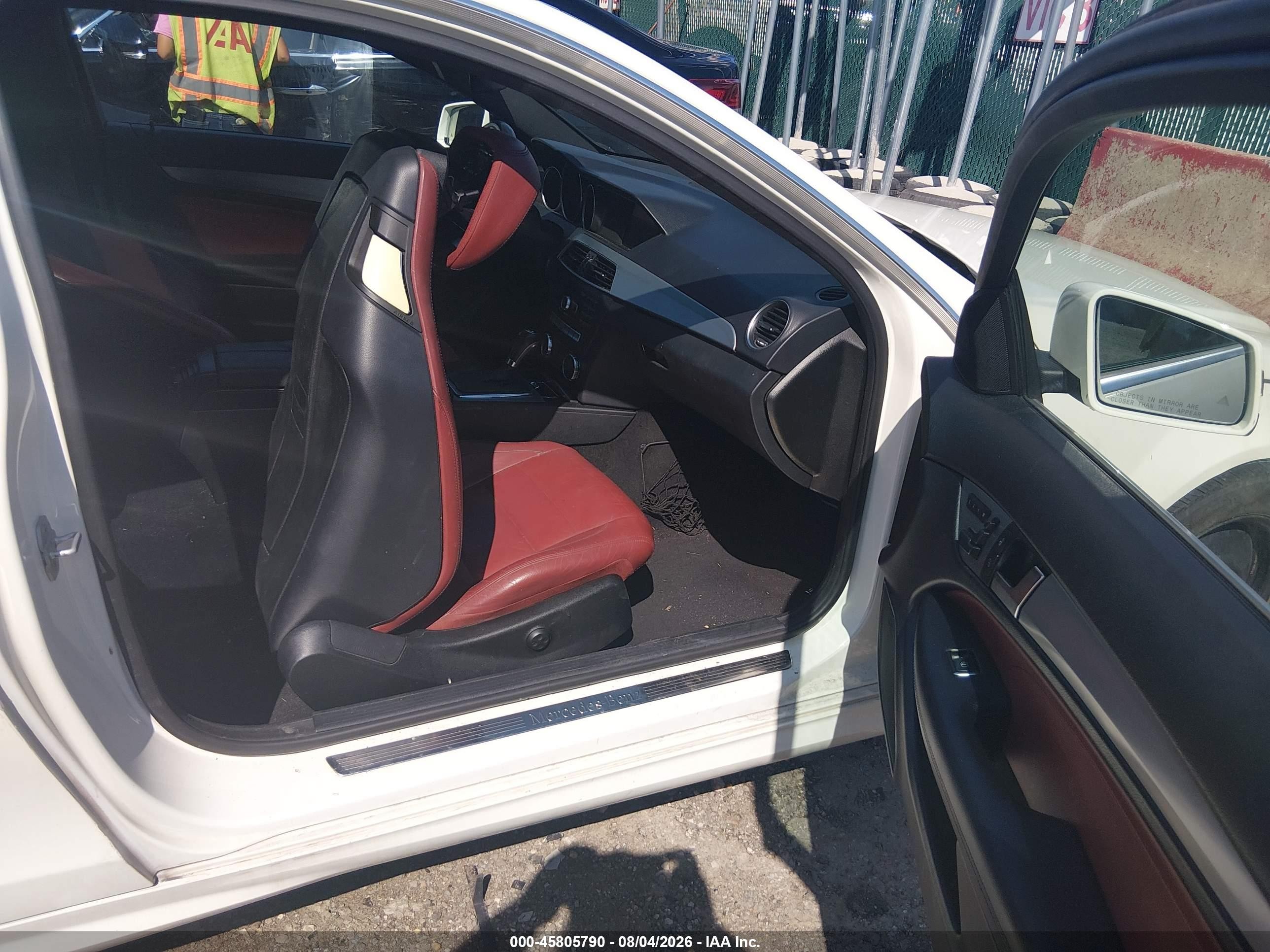 2012 Mercedes-benz C 250   White vin: WDDGJ4HB7CF905898