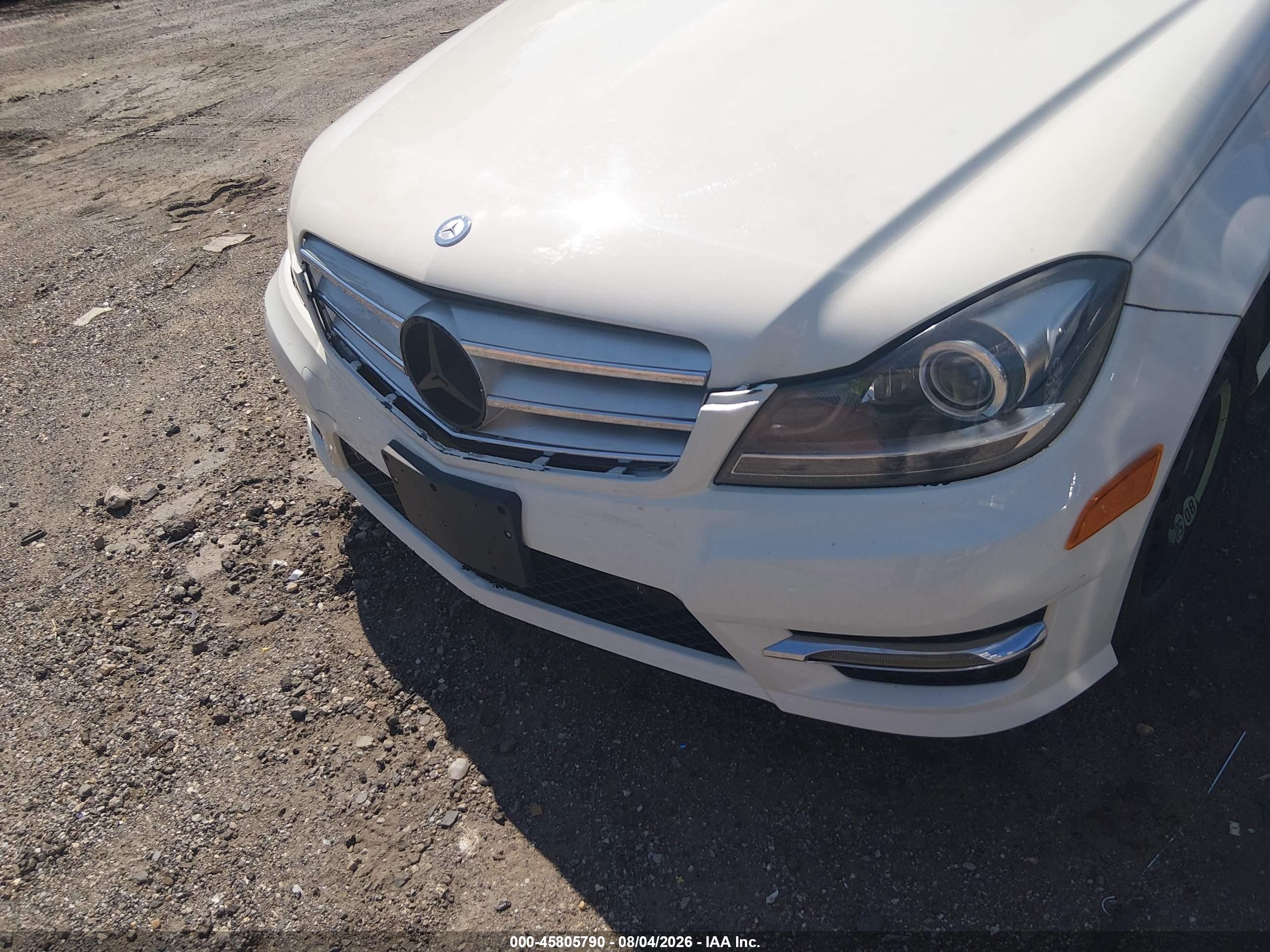 2012 Mercedes-benz C 250   White vin: WDDGJ4HB7CF905898
