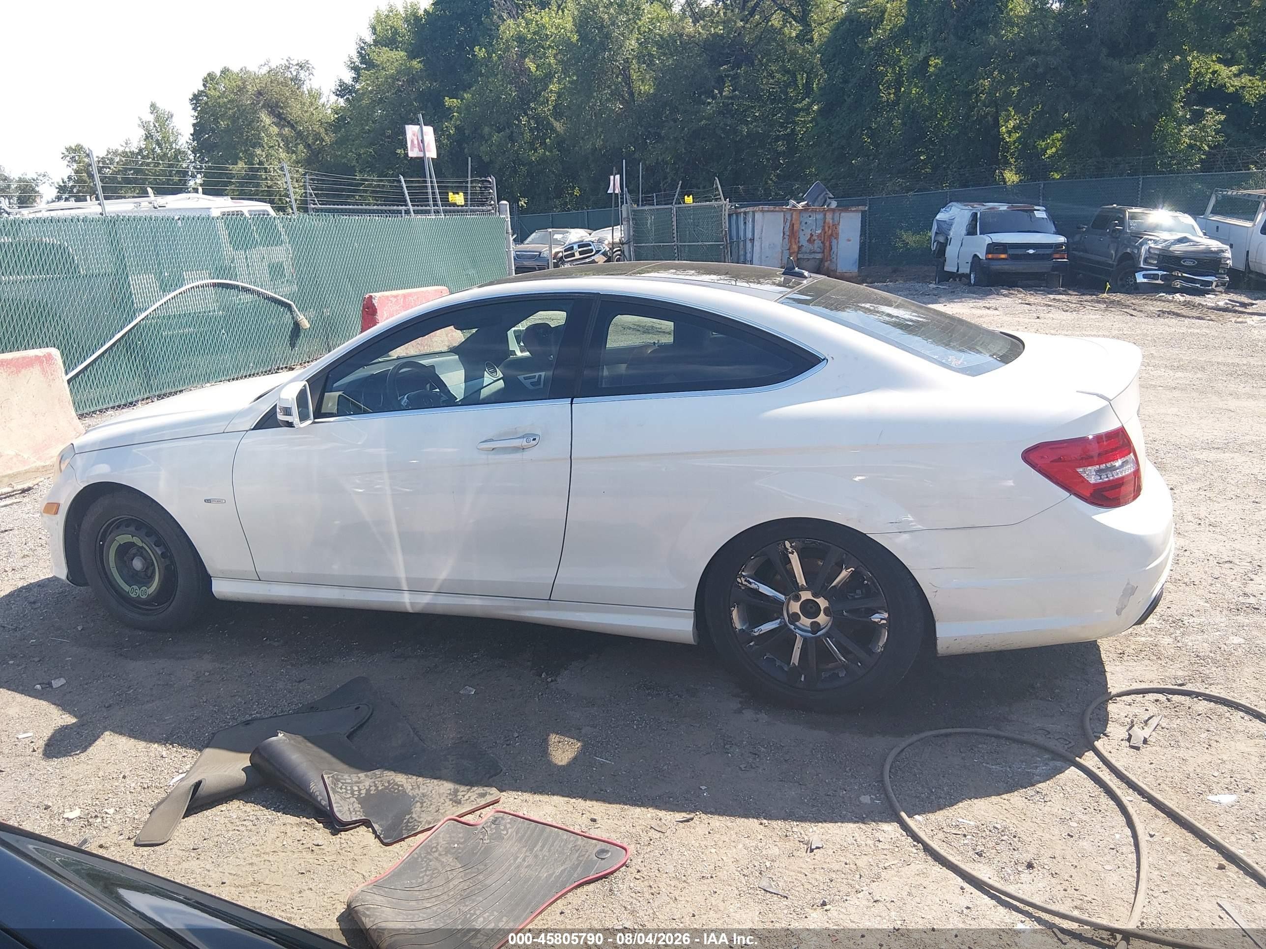 2012 Mercedes-benz C 250   White vin: WDDGJ4HB7CF905898